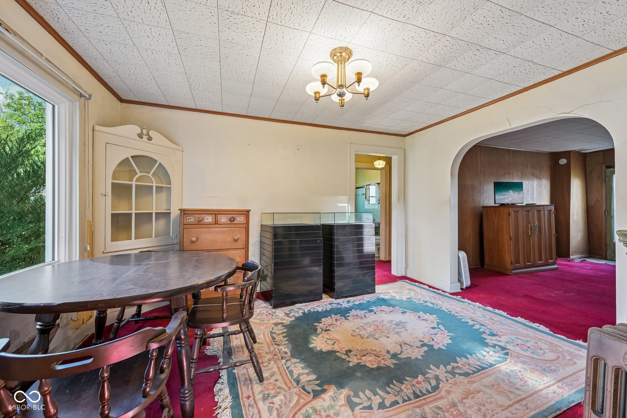 327 E 37th Street, Anderson, IN, 46013 photo 5 of 34