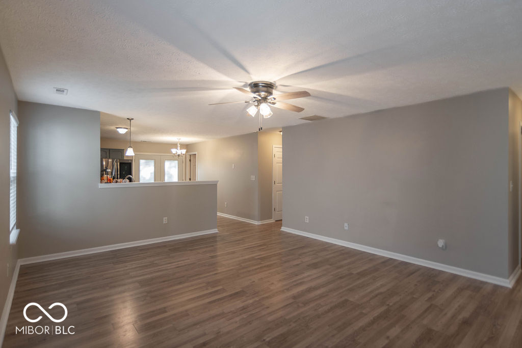 5805 Decatur Ridge Drive, Indianapolis, IN, 46221 photo 5 of 25