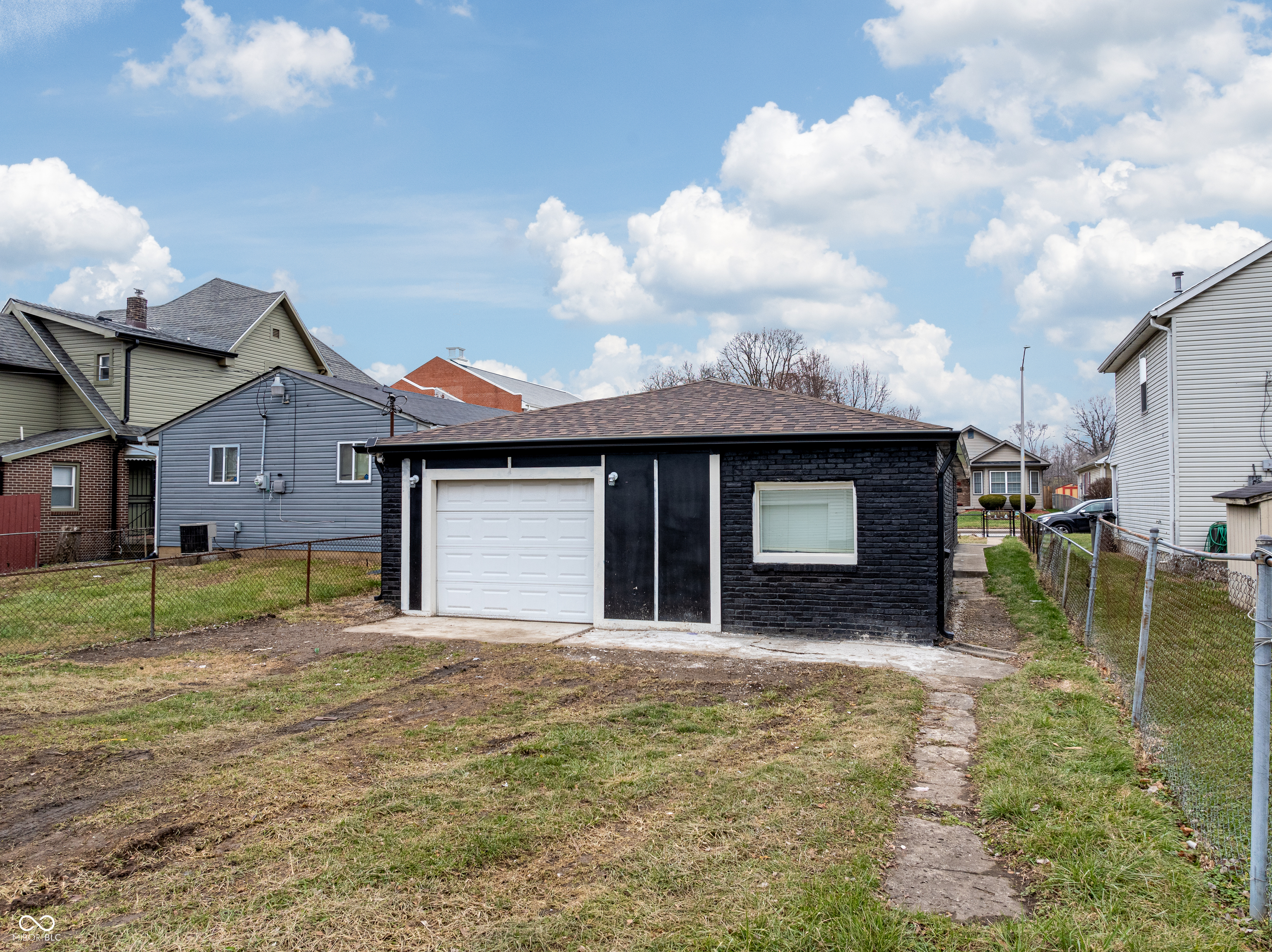 1037 W 30th Street, Indianapolis, IN, 46208 photo 5 of 31