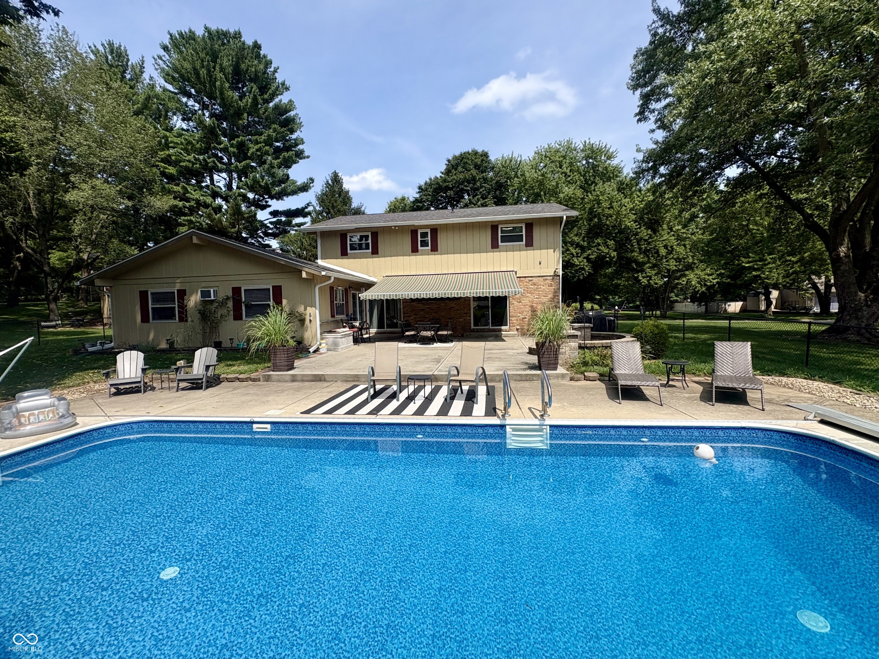 8852 Ridge Hill Drive, Indianapolis, IN, 46217 photo 5 of 98