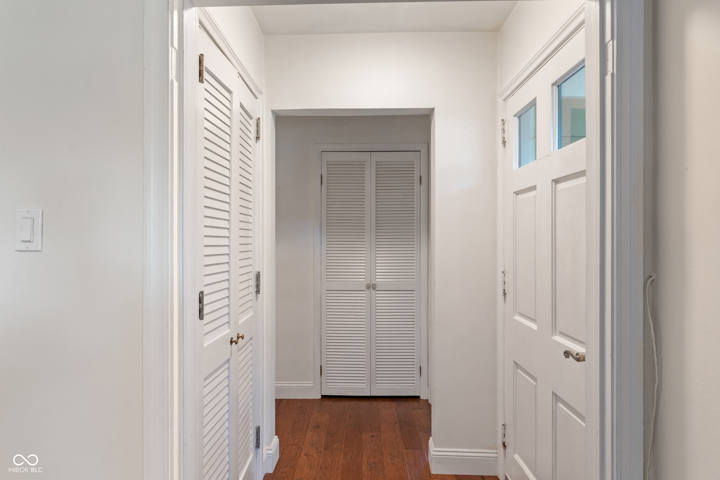 6380 Hazelwood Avenue, Indianapolis, IN, 46260 photo 5 of 55