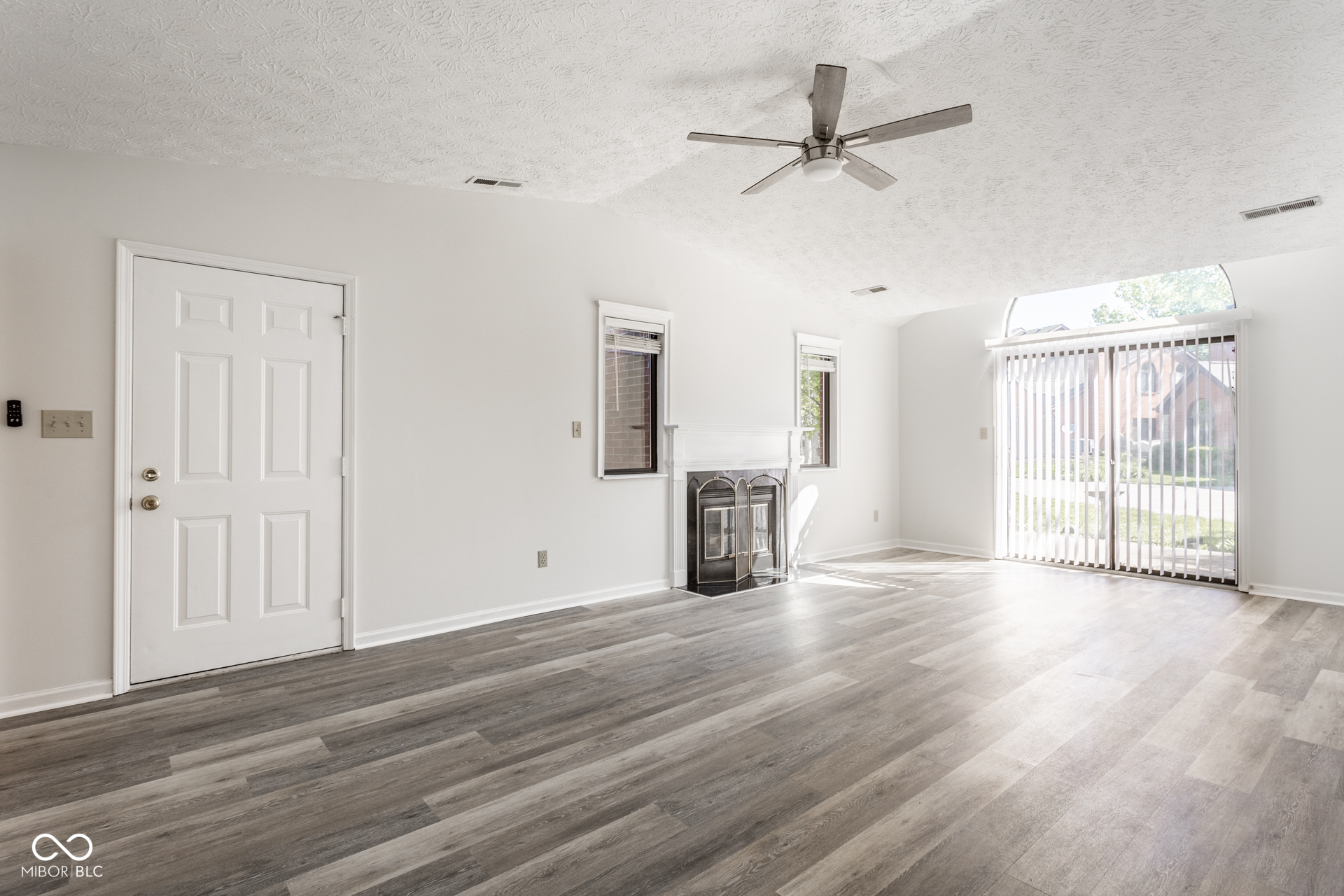 9350 Golden Leaf Way, Indianapolis, IN, 46260 photo 5 of 30