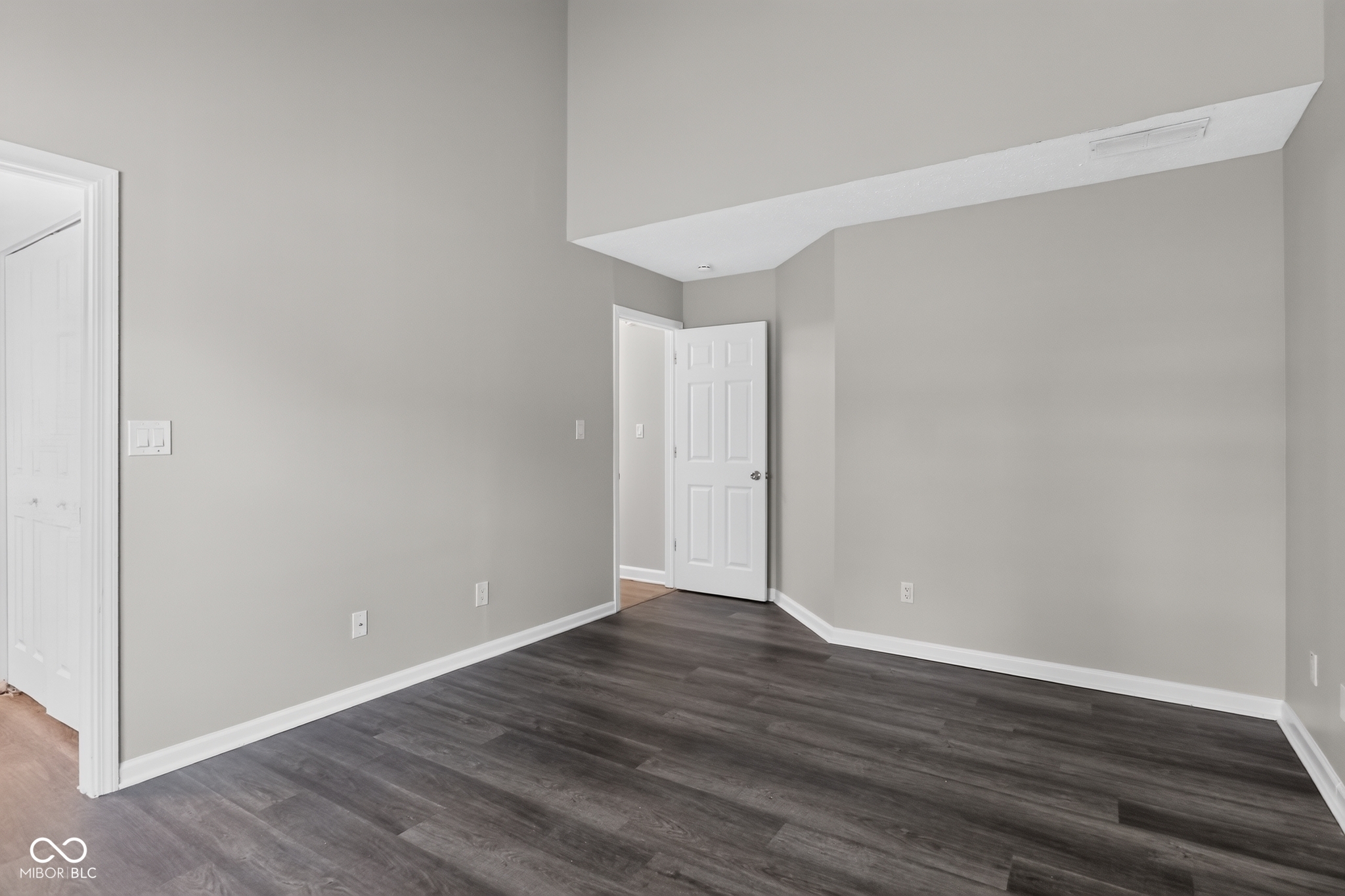 10165 Park Stream Drive, Indianapolis, IN, 46229 photo 5 of 35