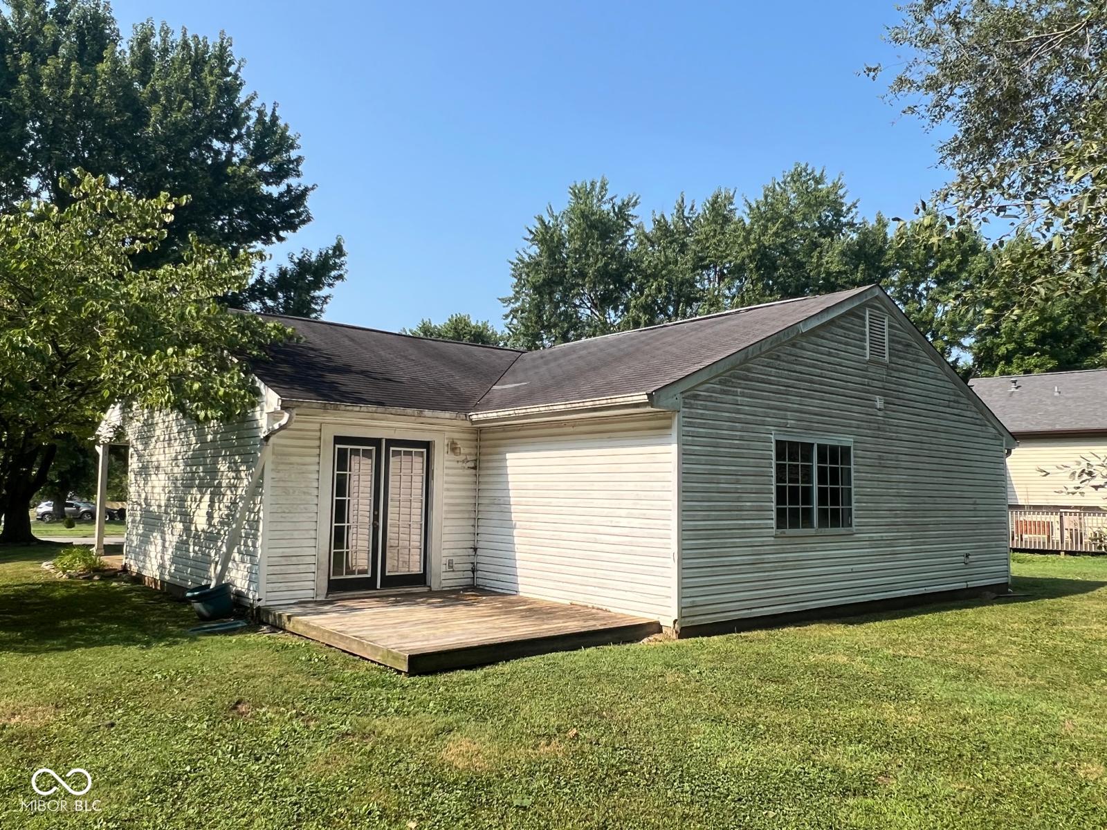 2208 Friendship Drive, Indianapolis, IN, 46217 photo 5 of 37