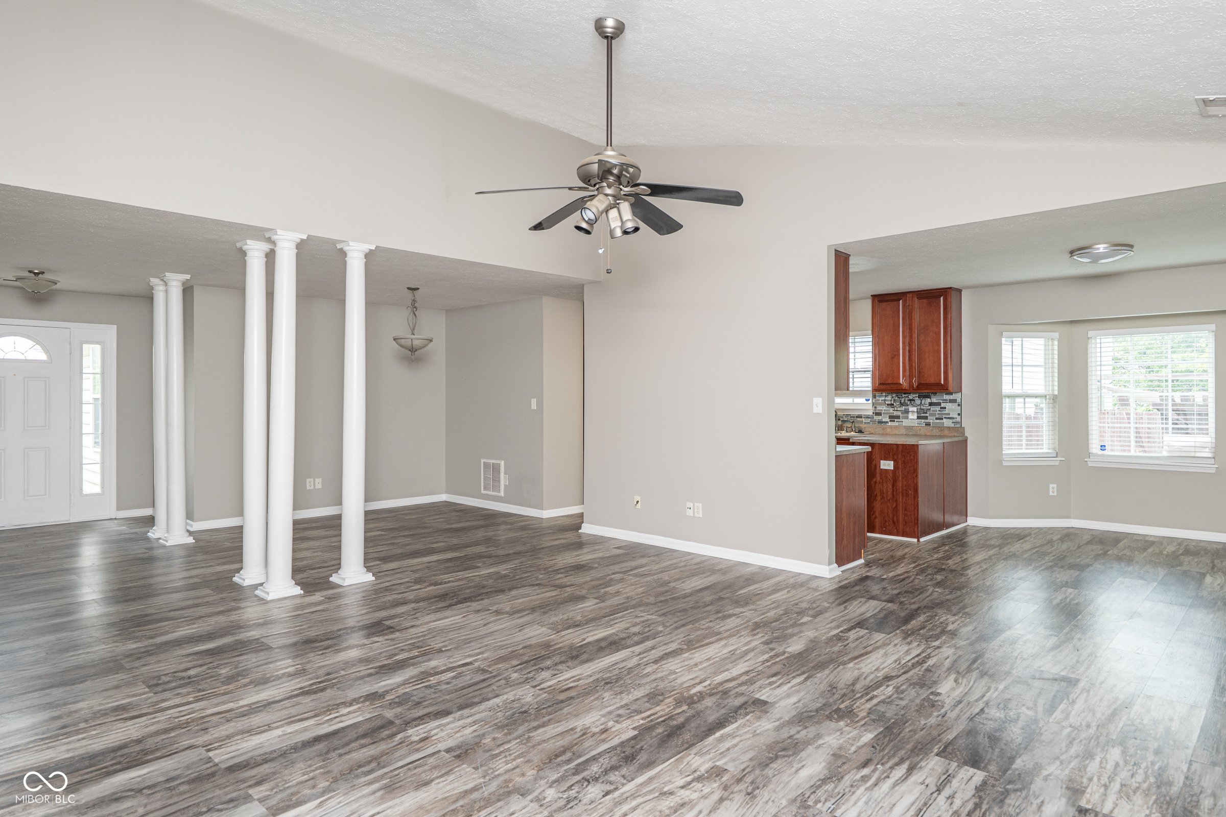 10211 Gate Drive, Indianapolis, IN, 46239 photo 5 of 30
