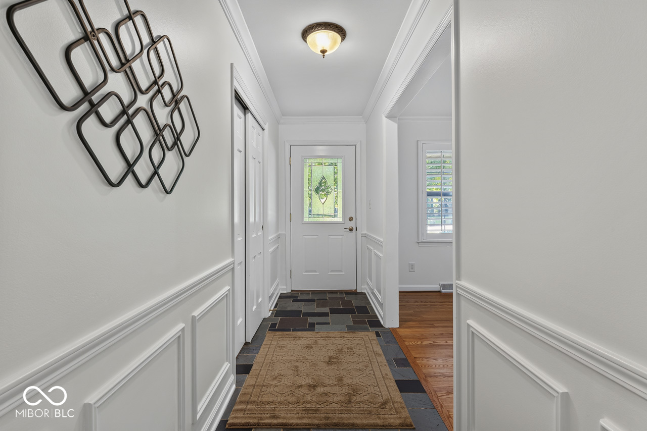 7856 Creekview Circle, Indianapolis, IN, 46250 photo 5 of 48