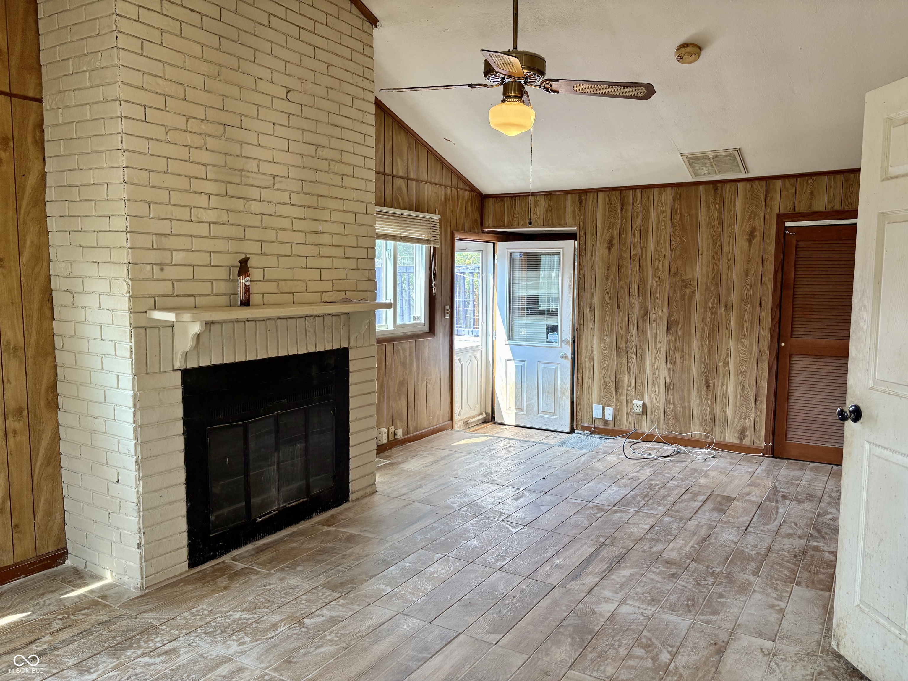 403 Fletcher Lane, Beech Grove, IN, 46107 photo 5 of 33