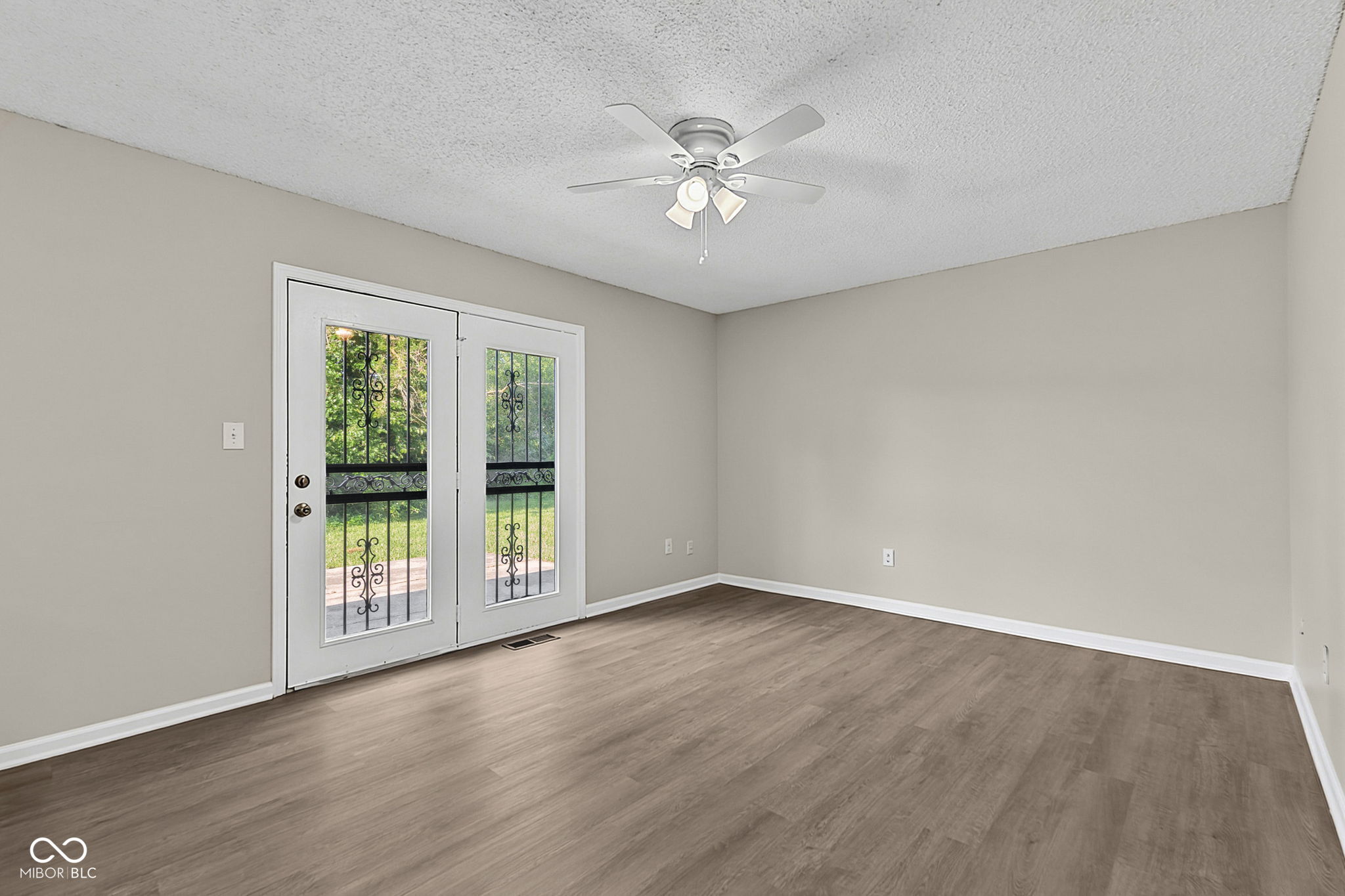 9419 Pepperidge Drive, Indianapolis, IN, 46235 photo 5 of 19