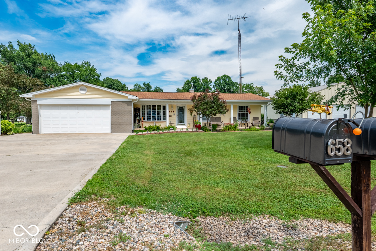 658 S Fulton Street, Clinton, IN, 47842 photo 5 of 97