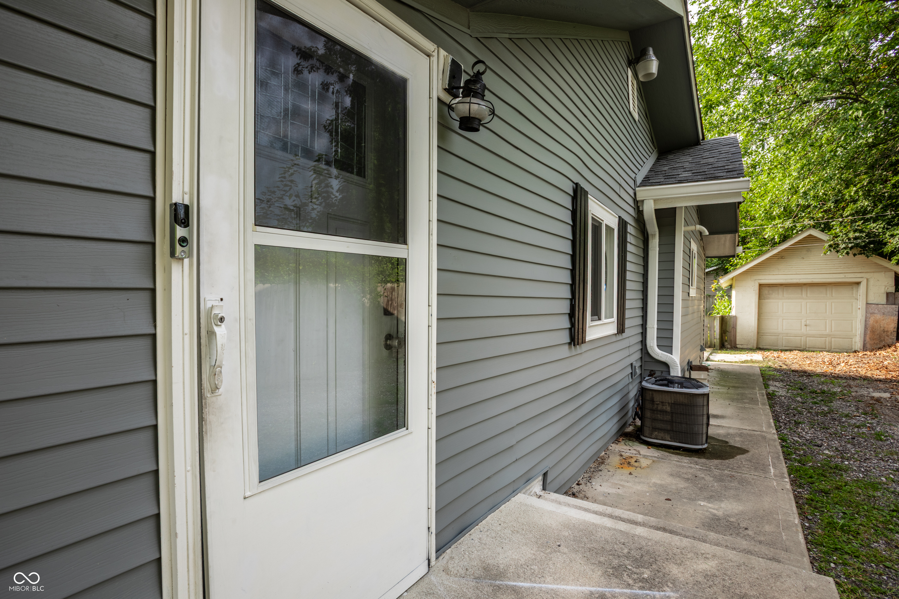 5707 E 20th Street, Indianapolis, IN, 46218 photo 5 of 33