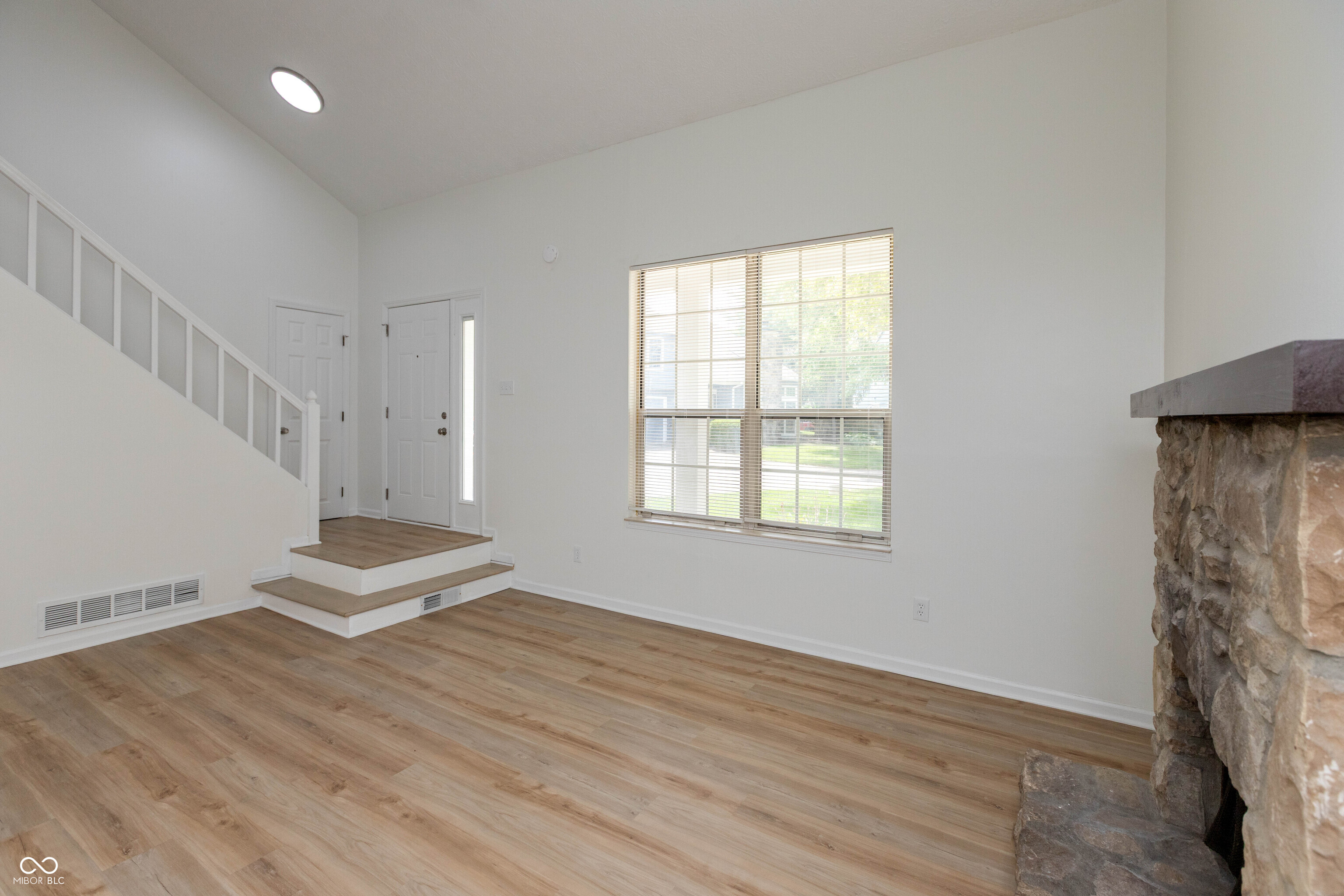 6426 Bayside South Drive, Indianapolis, IN, 46250 photo 5 of 24