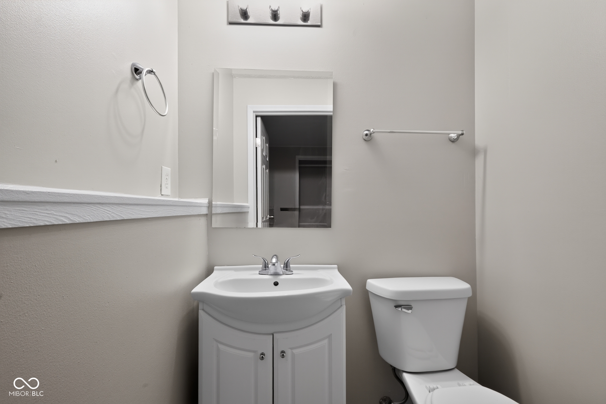 6824 Cordova Drive, Indianapolis, IN, 46221 photo 5 of 19