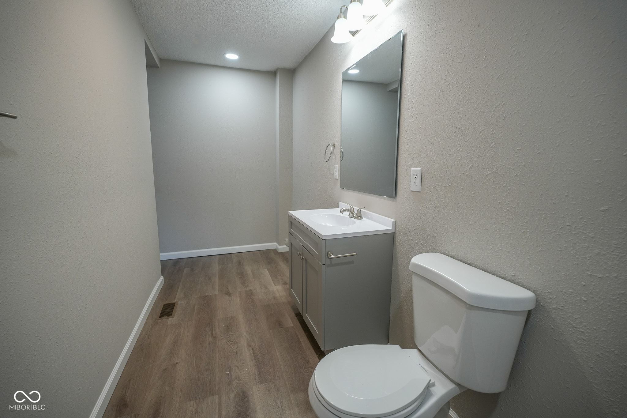 822 W 11th Street, Anderson, IN, 46016 photo 5 of 25