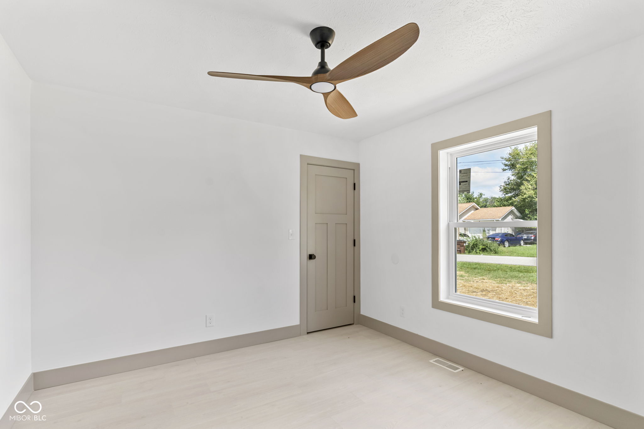 365 Edgewood Avenue, North Vernon, IN, 47265 photo 5 of 29