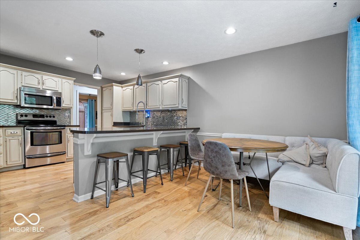 9127 Pinecreek Court, Indianapolis, IN, 46256 photo 5 of 64