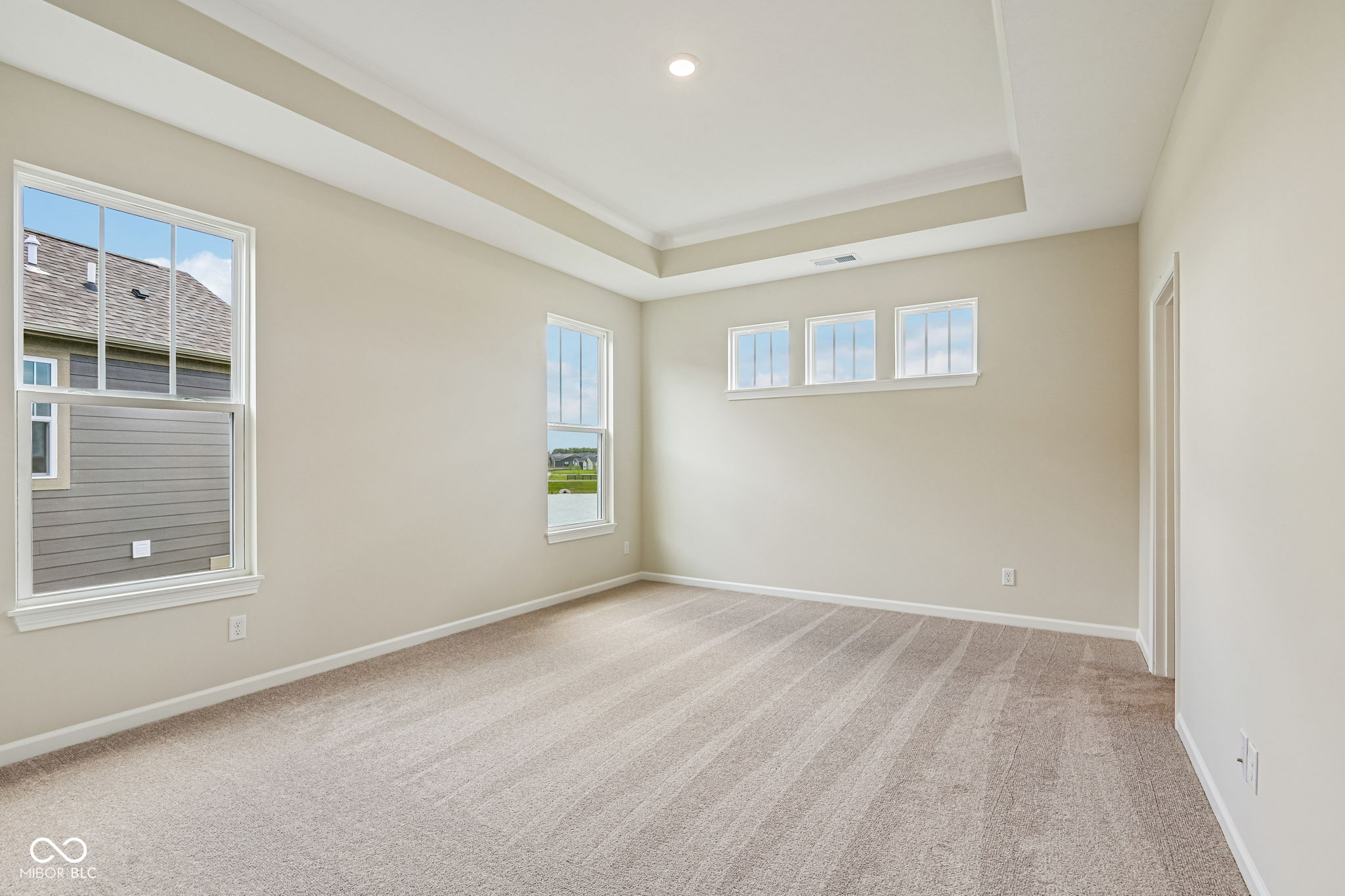 15940 Tharp Woods Drive, Fishers, IN, 46037 photo 5 of 51