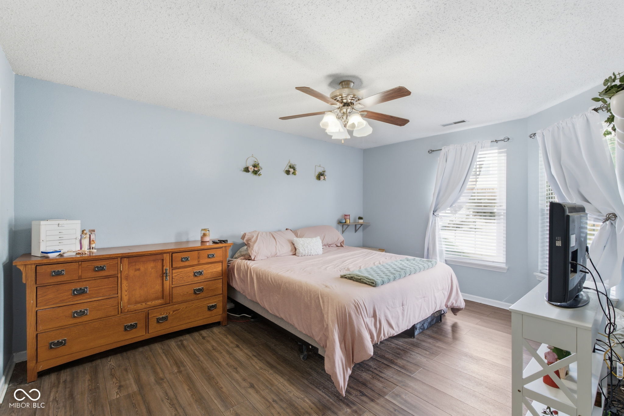 5405 Allero Drive, Indianapolis, IN, 46237 photo 5 of 32