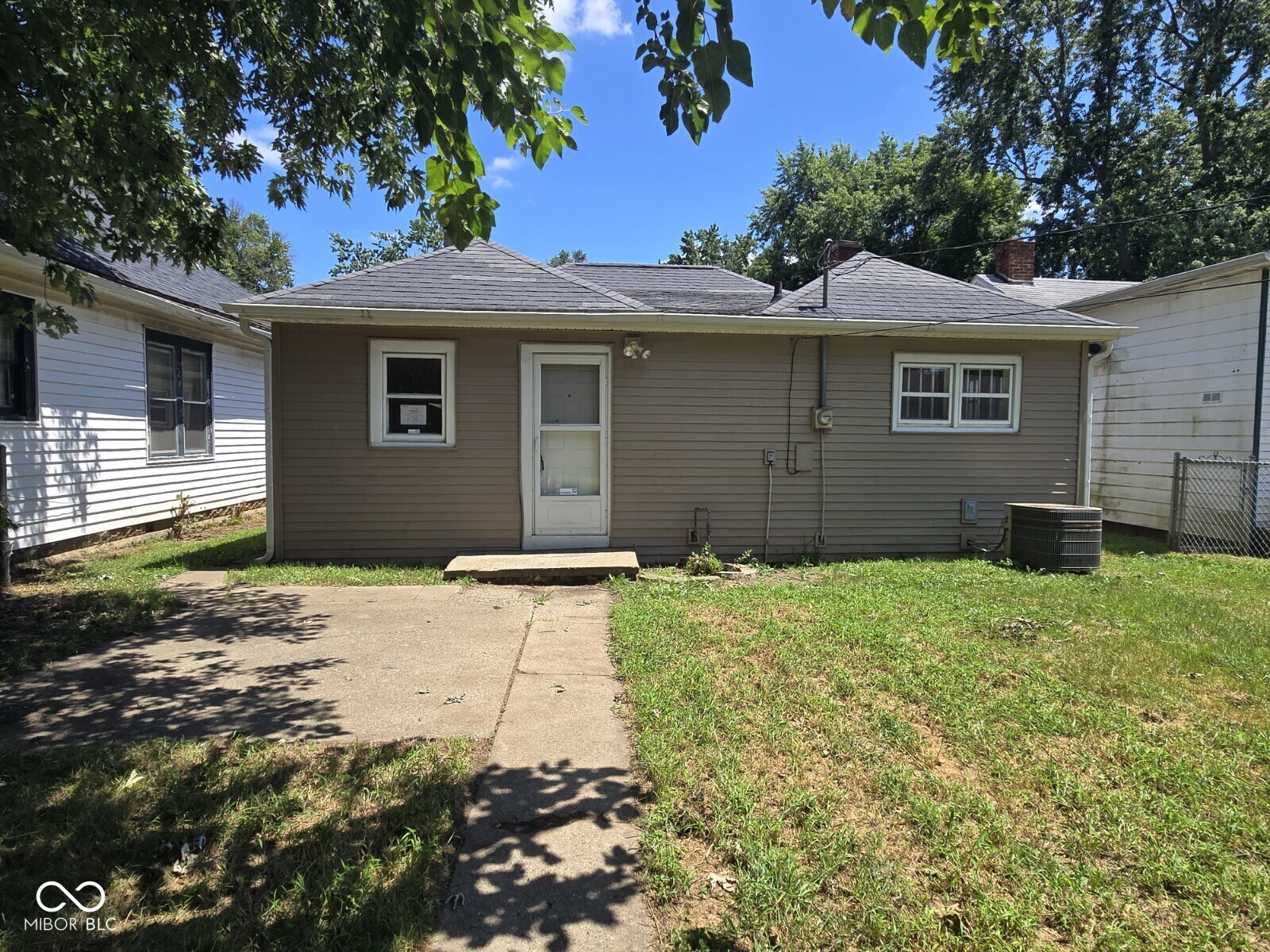 2425 S 6th Street, Terre Haute, IN, 47802 photo 5 of 20
