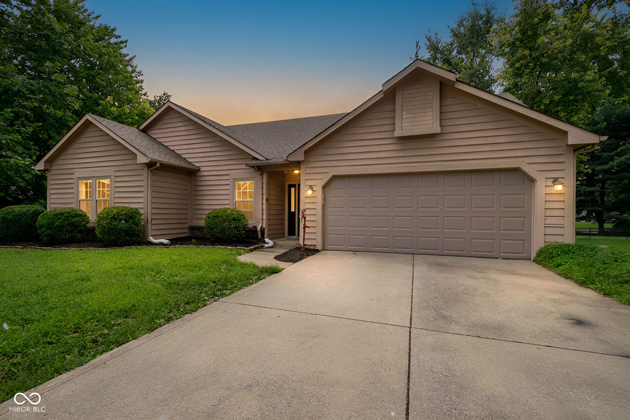 572 San Ricardo Drive, Greenwood, IN, 46142 photo 5 of 27