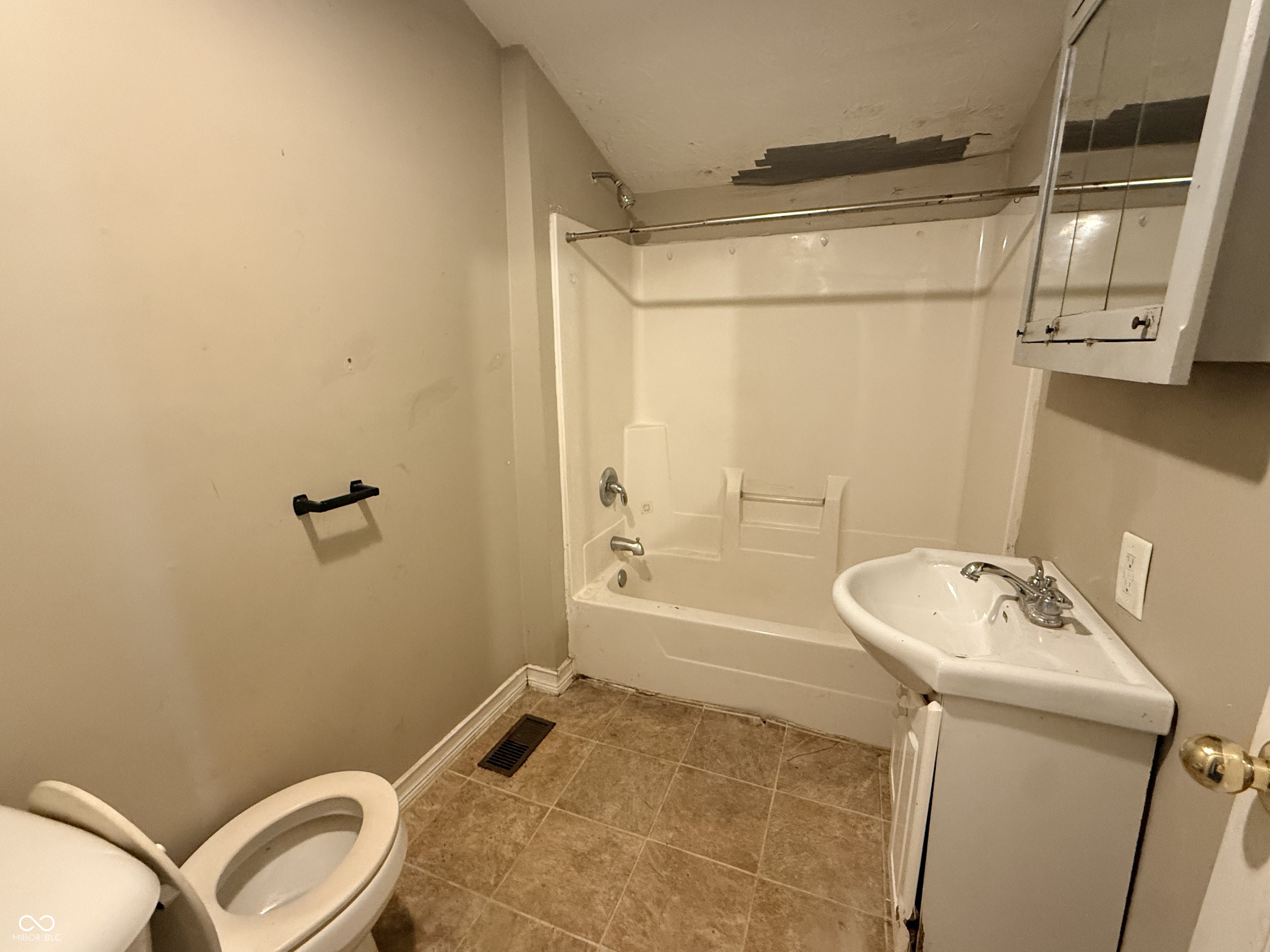 1323 Union Street, Columbus, IN, 47201 photo 5 of 7