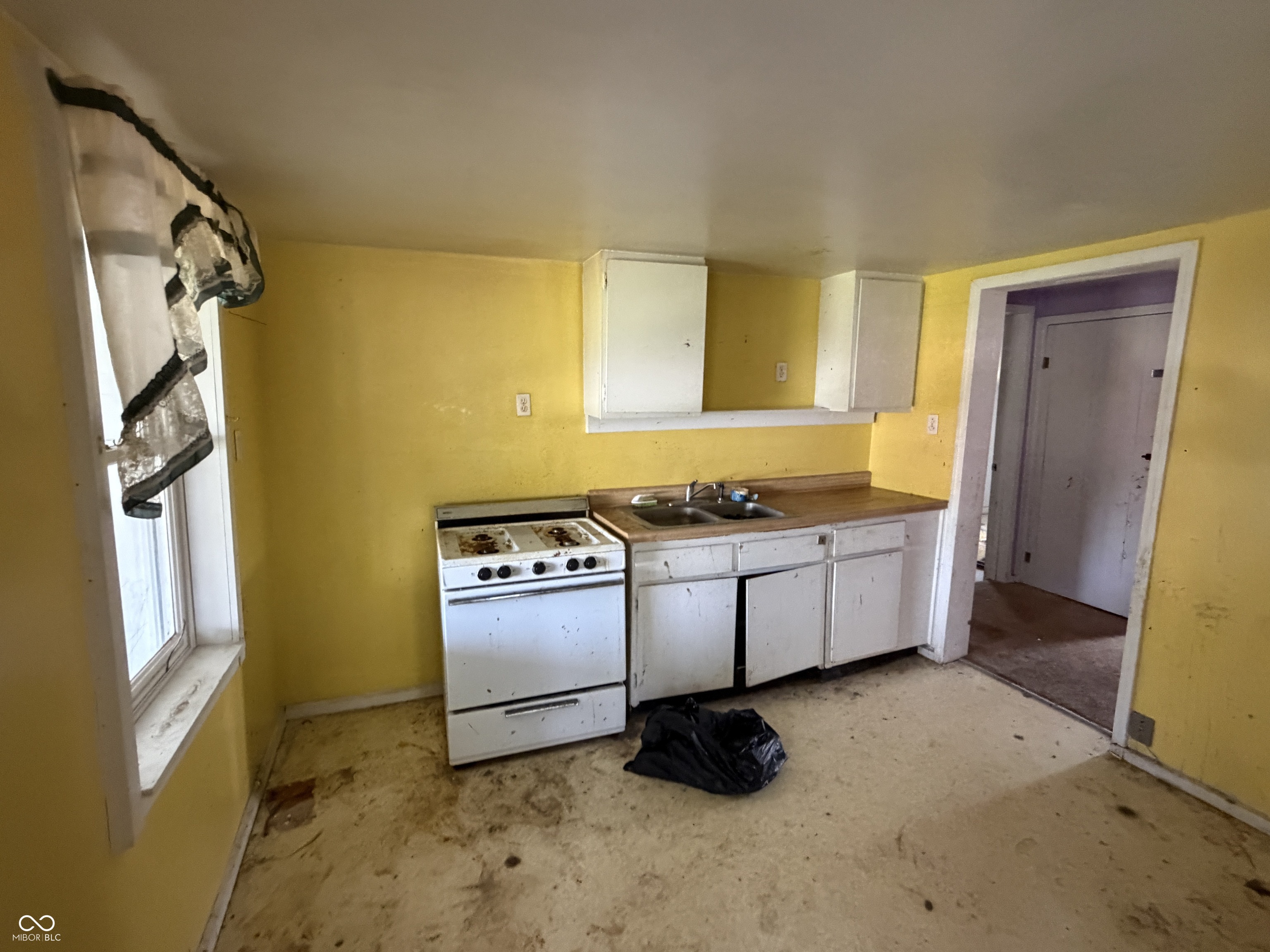 802 9th Street, Bedford, IN, 47421 photo 5 of 10