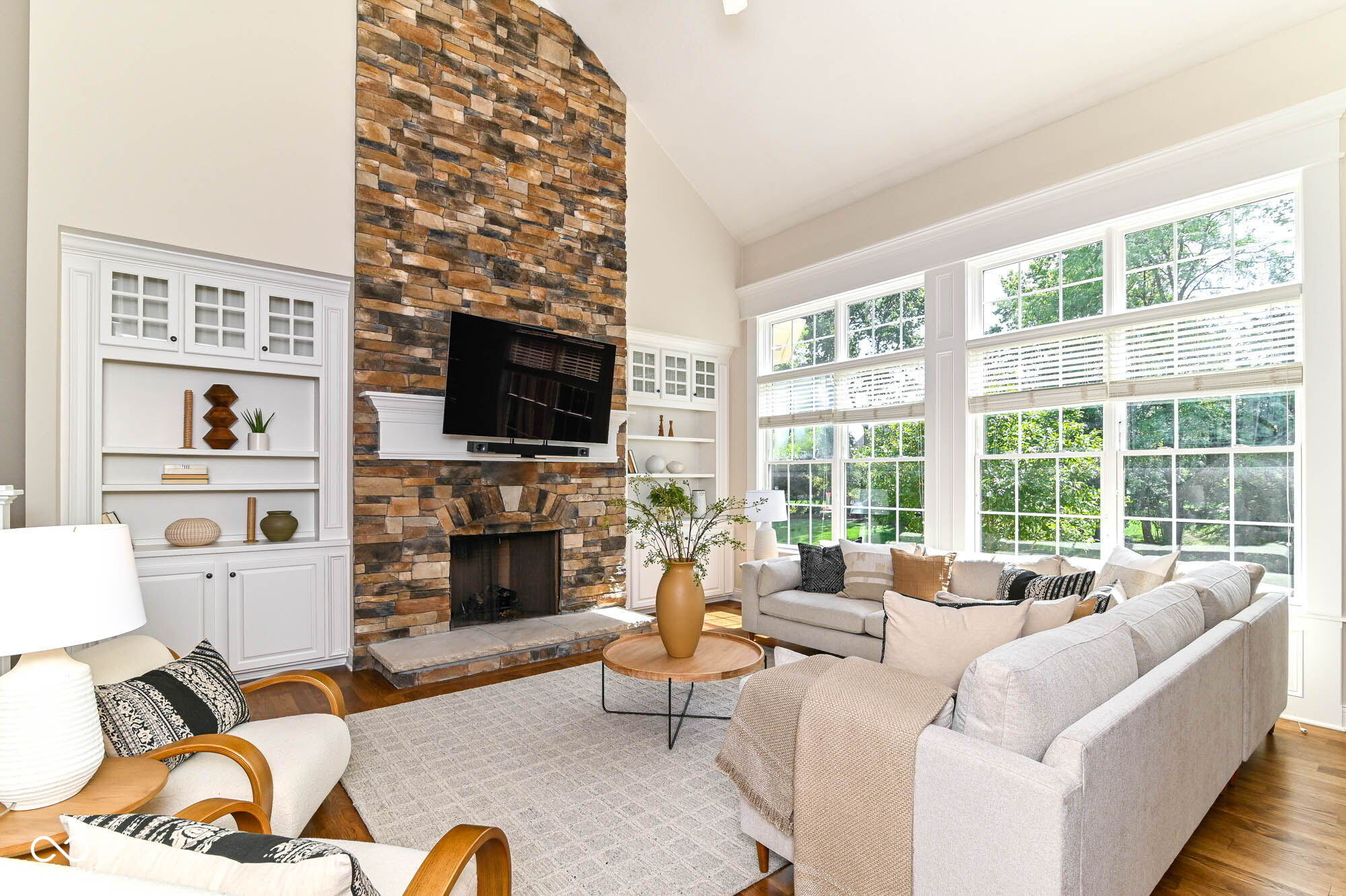 14263 Hearthwood Drive, Fishers, IN, 46040 photo 5 of 55