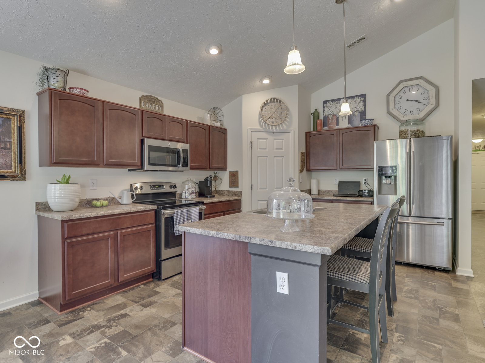 3552 Miesha Drive, Indianapolis, IN, 46217 photo 5 of 25