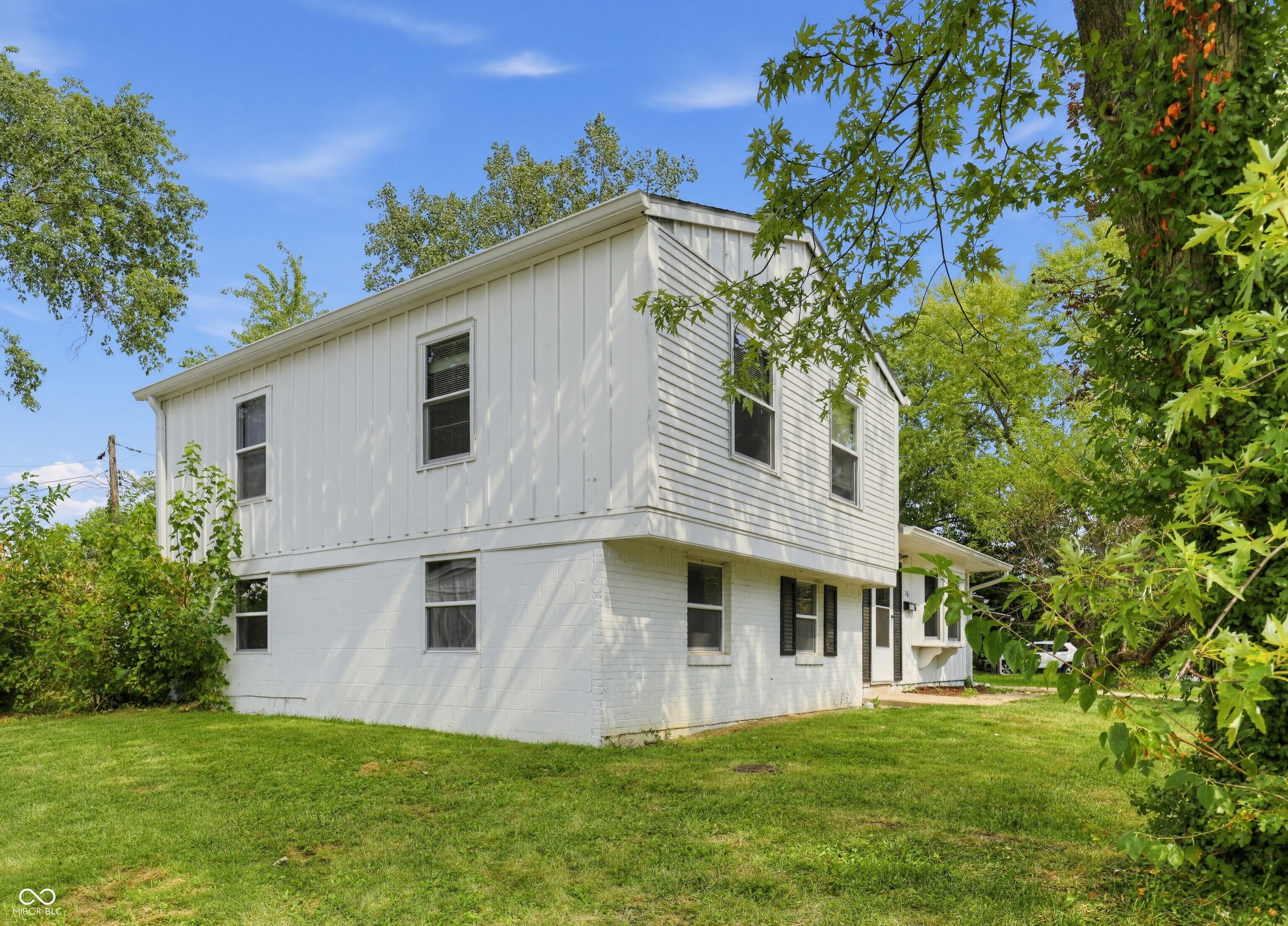 8136 Crousore Road, Indianapolis, IN, 46219 photo 5 of 34