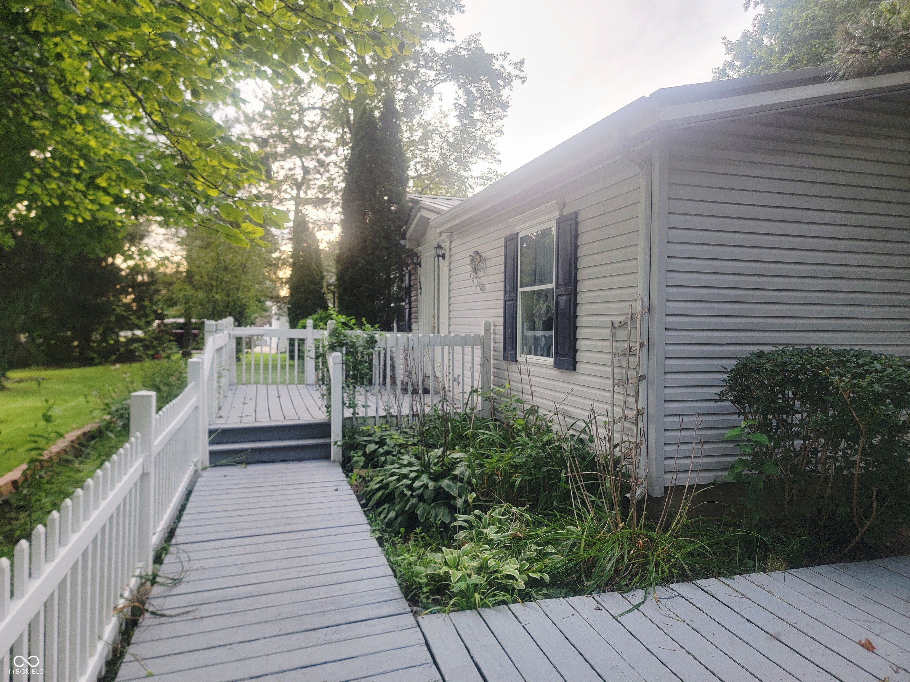 592 N Paradise Drive, Rochester, IN, 46975 photo 5 of 42