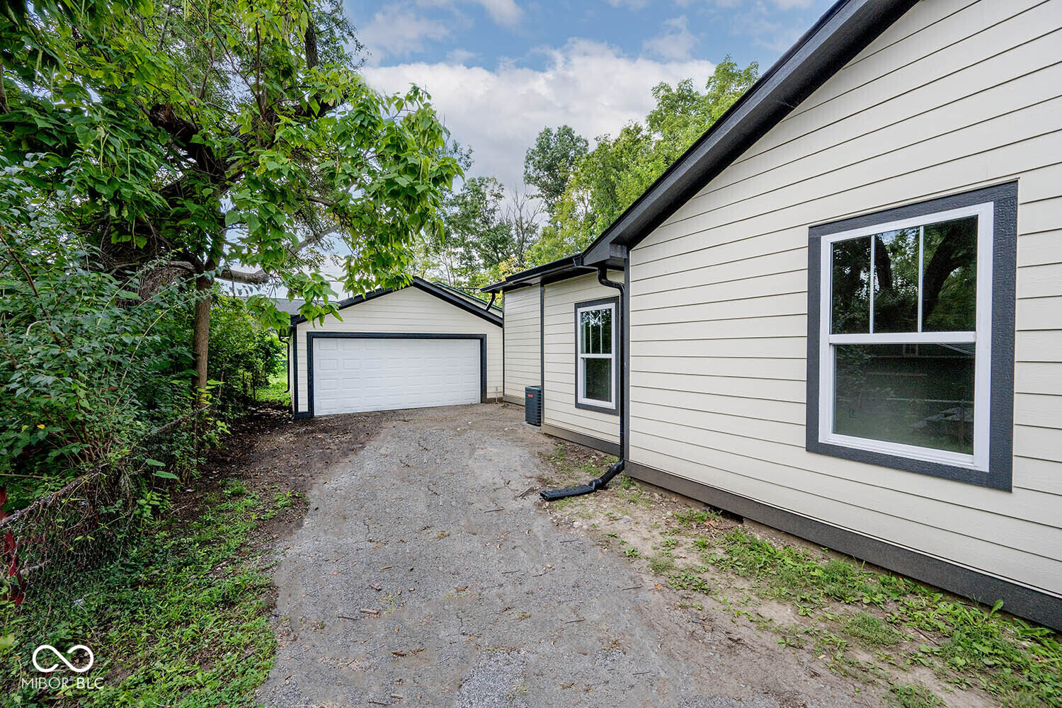 5867 Shimer Avenue, Indianapolis, IN, 46219 photo 5 of 31