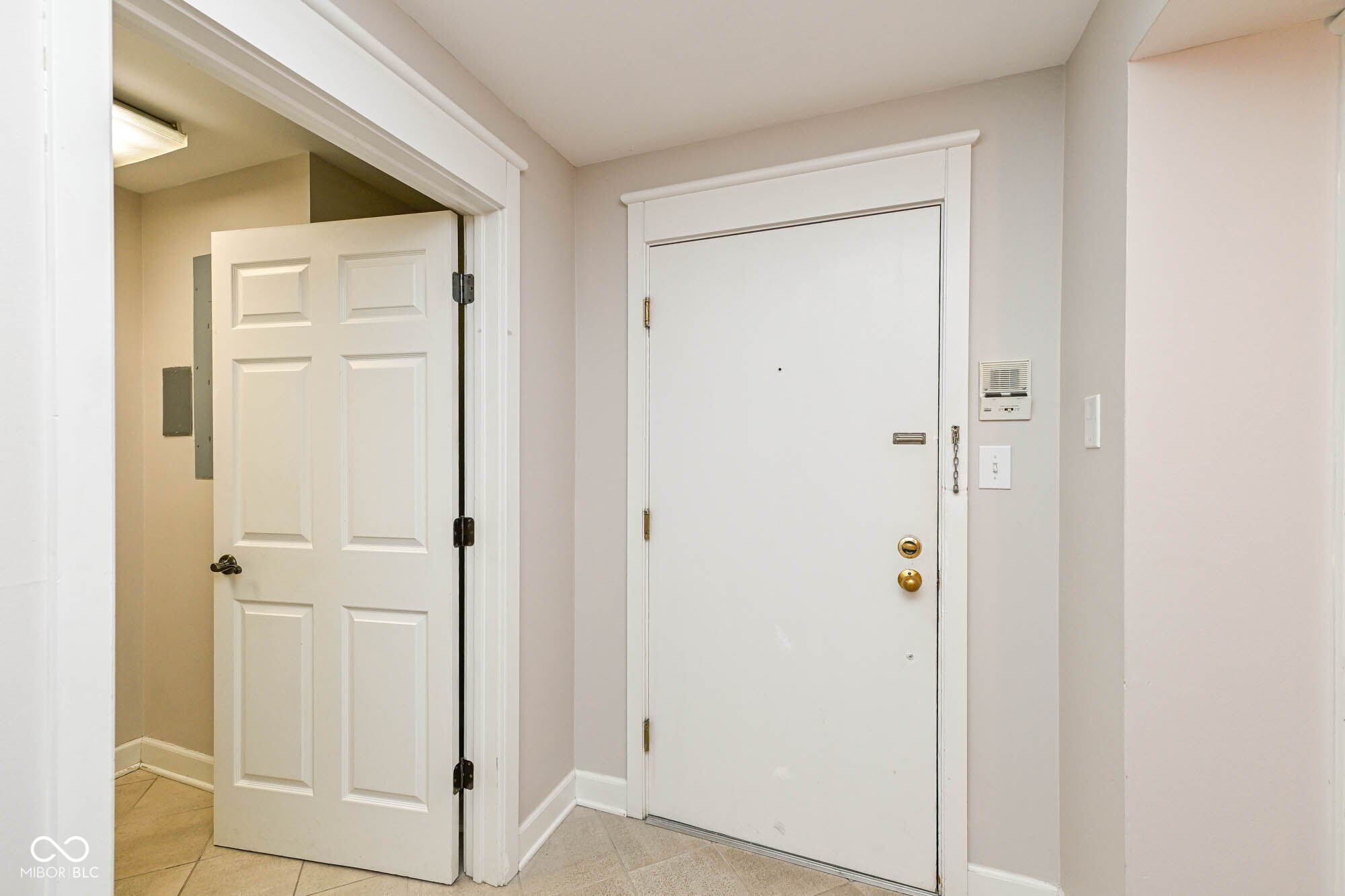 8651 Jaffa Ct E Drive #25, Indianapolis, IN, 46260 photo 5 of 32