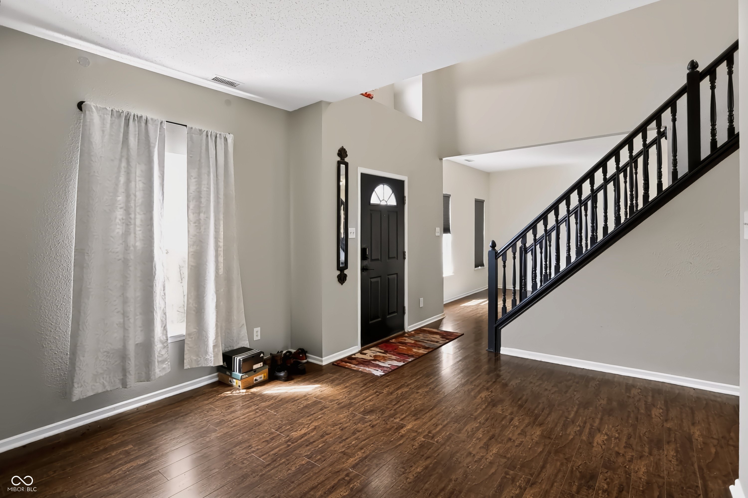 5415 Grassy Bank Drive, Indianapolis, IN, 46237 photo 5 of 68