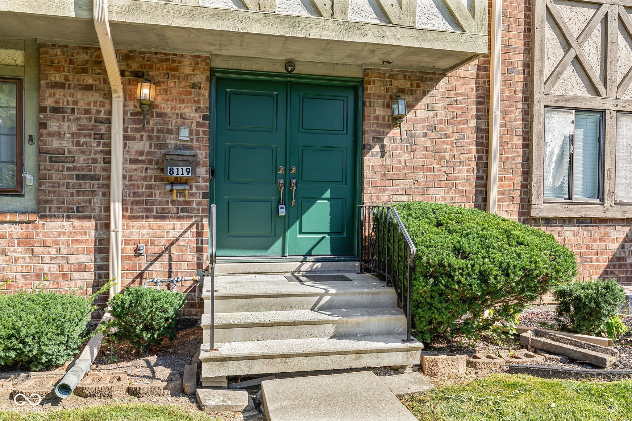 8119 Bromley Place, Indianapolis, IN, 46219 photo 5 of 61