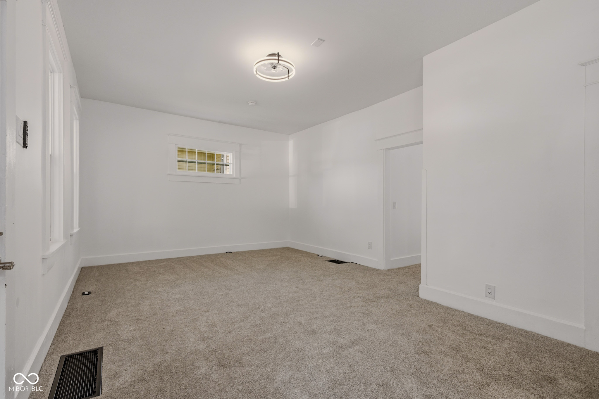1121 Lafayette Avenue, Columbus, IN, 47201 photo 5 of 42