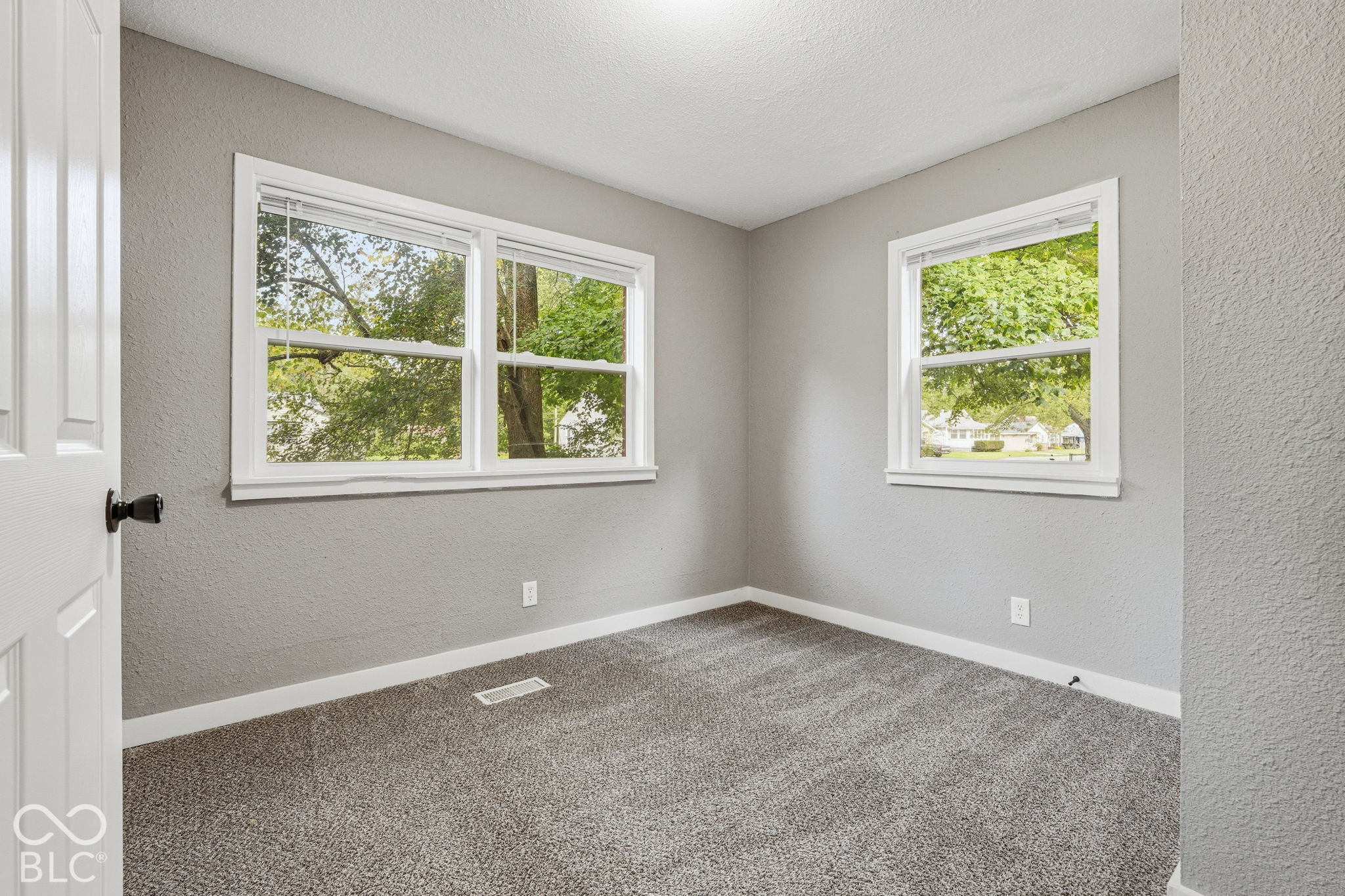 2924 W 22nd Street, Anderson, IN, 46011 photo 5 of 34