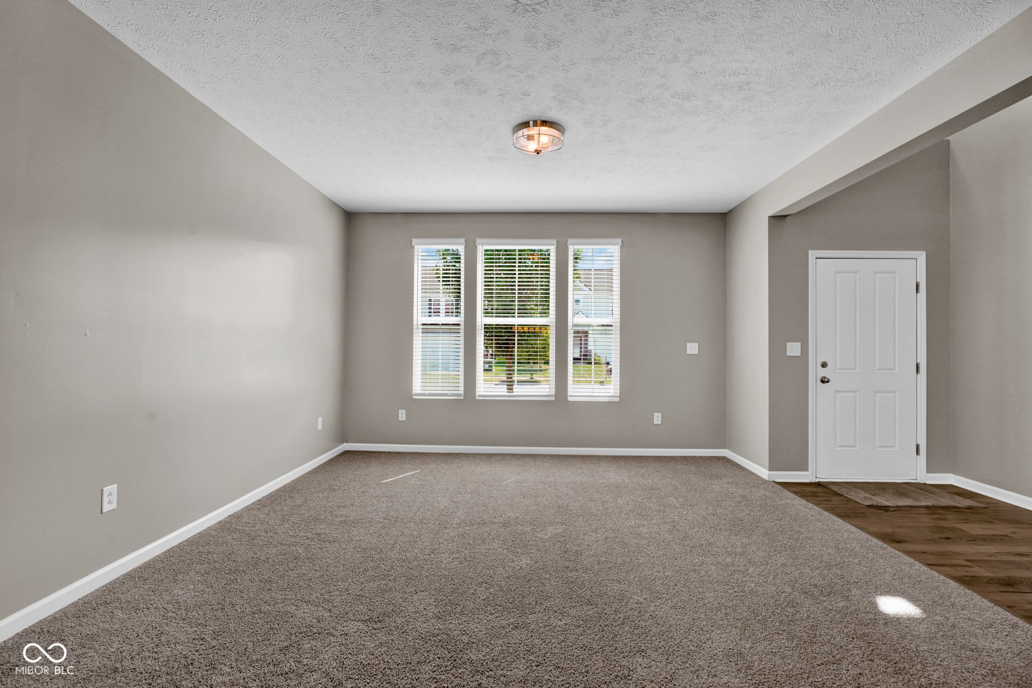 2346 Creek Bank Drive, Columbus, IN, 47201 photo 5 of 41
