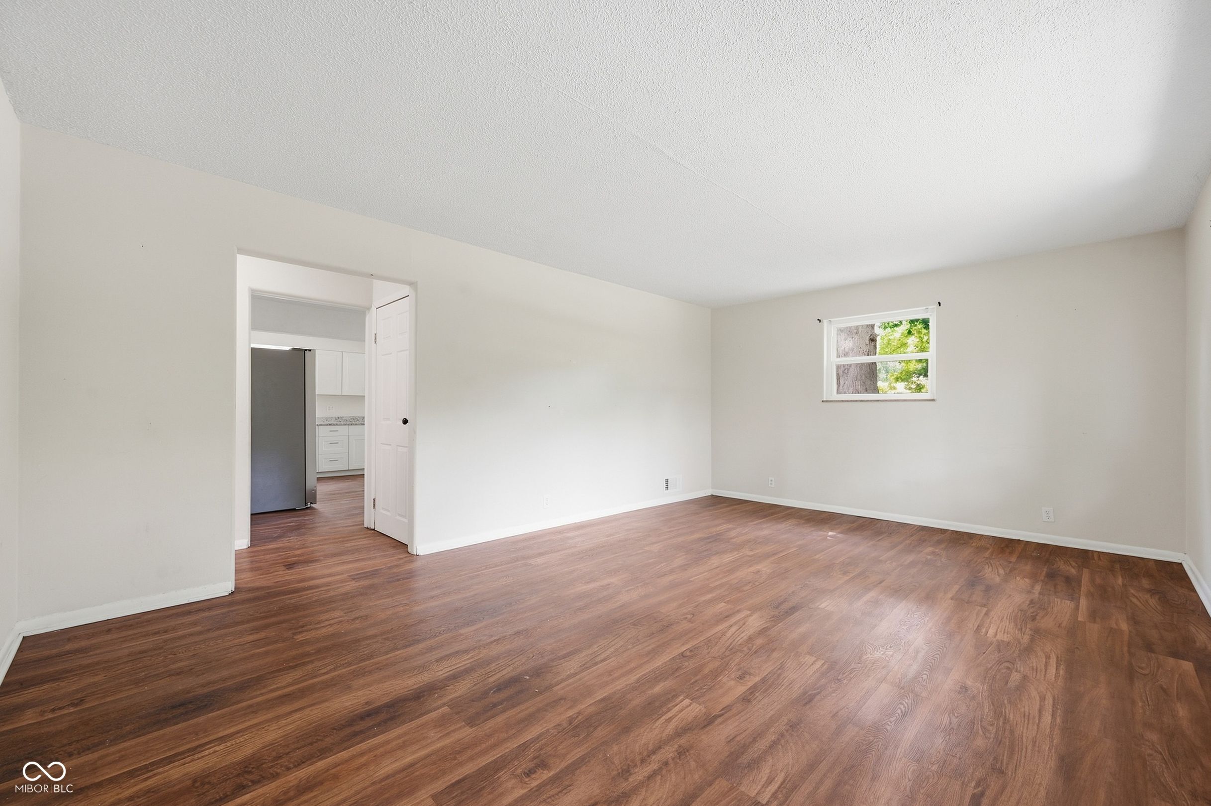 9725 E 46th Street, Indianapolis, IN, 46235 photo 5 of 47