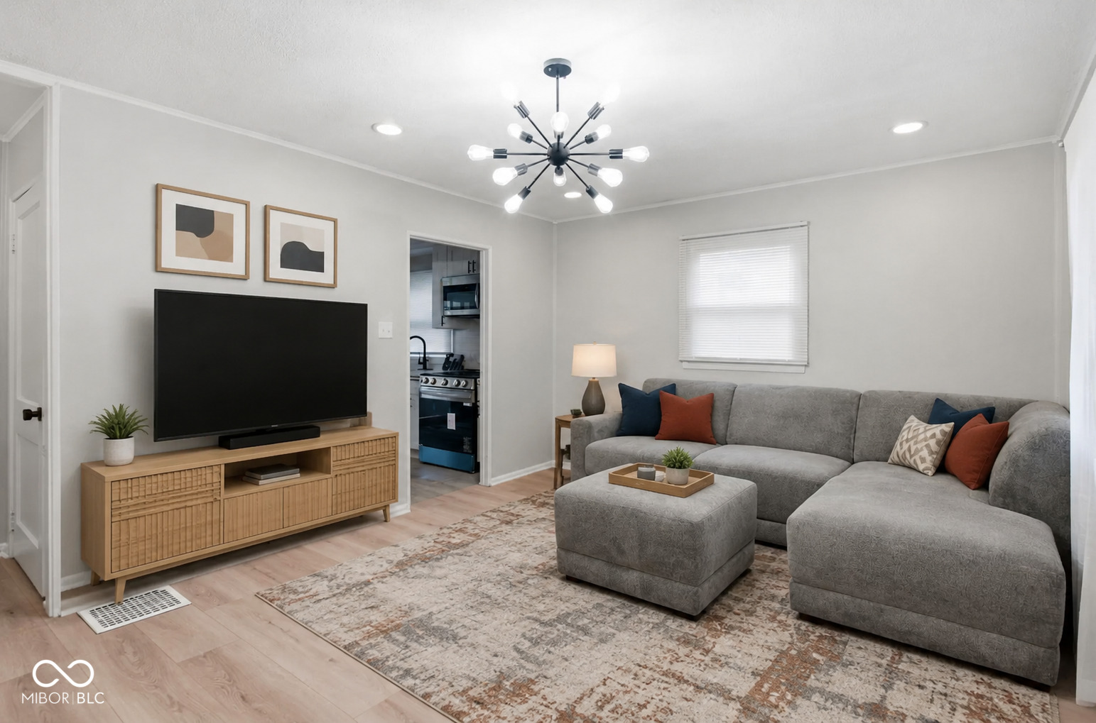 527 S Grand Avenue, Indianapolis, IN, 46219 photo 5 of 30