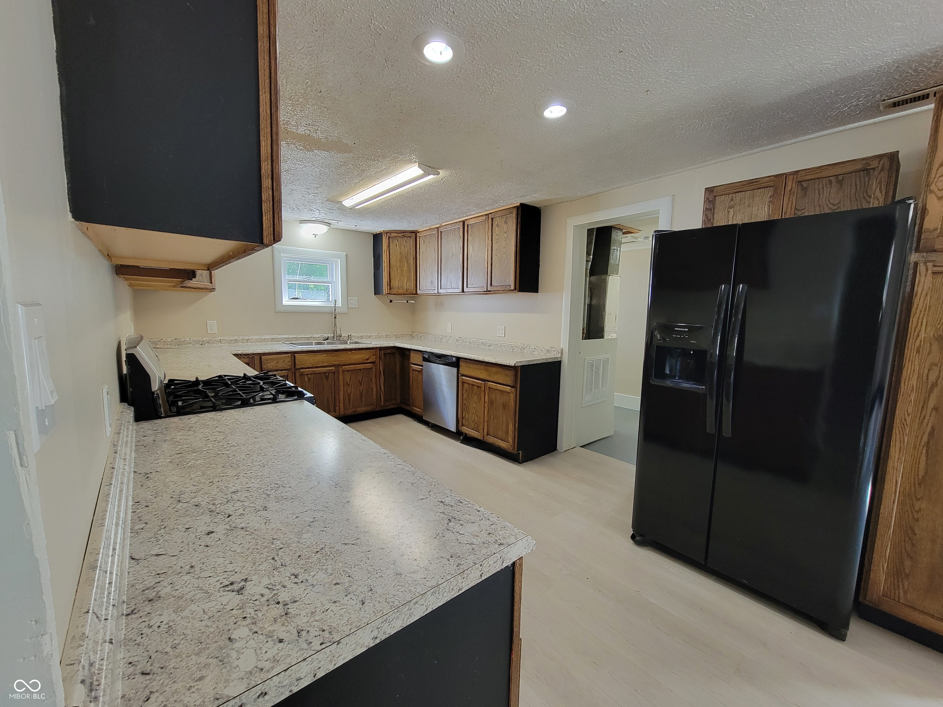 1330 N Bonar Avenue, Indianapolis, IN, 46229 photo 5 of 27