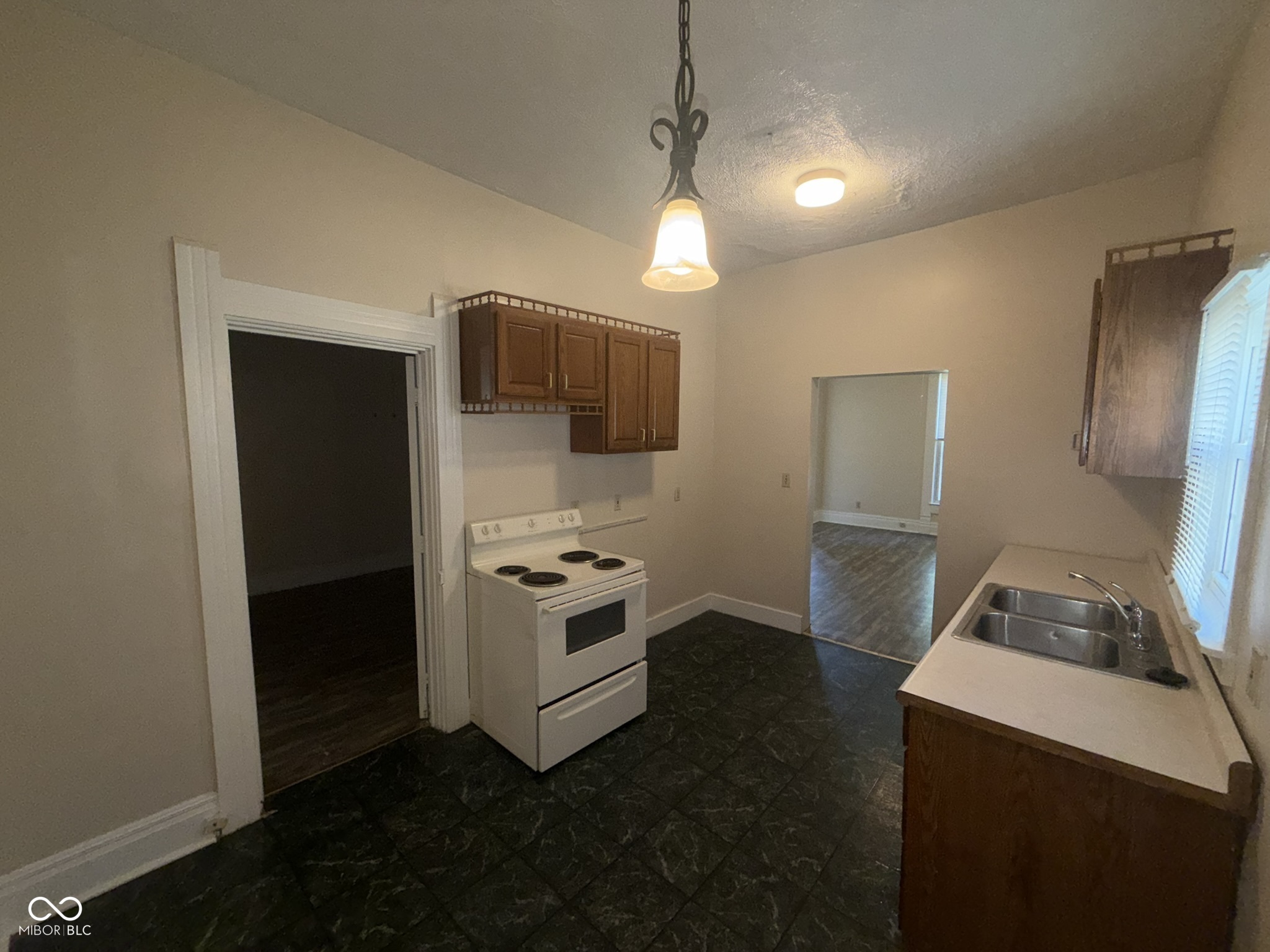 912 W Market Street, Crawfordsville, IN, 47933 photo 5 of 19