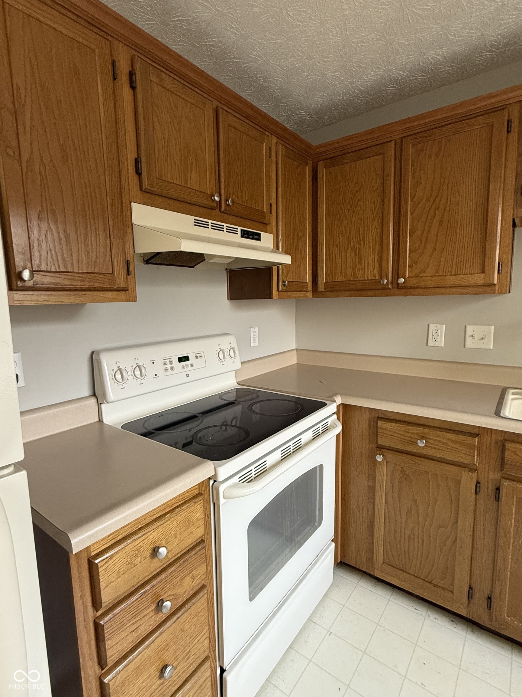 11047 Wismar Drive, Indianapolis, IN, 46235 photo 5 of 29