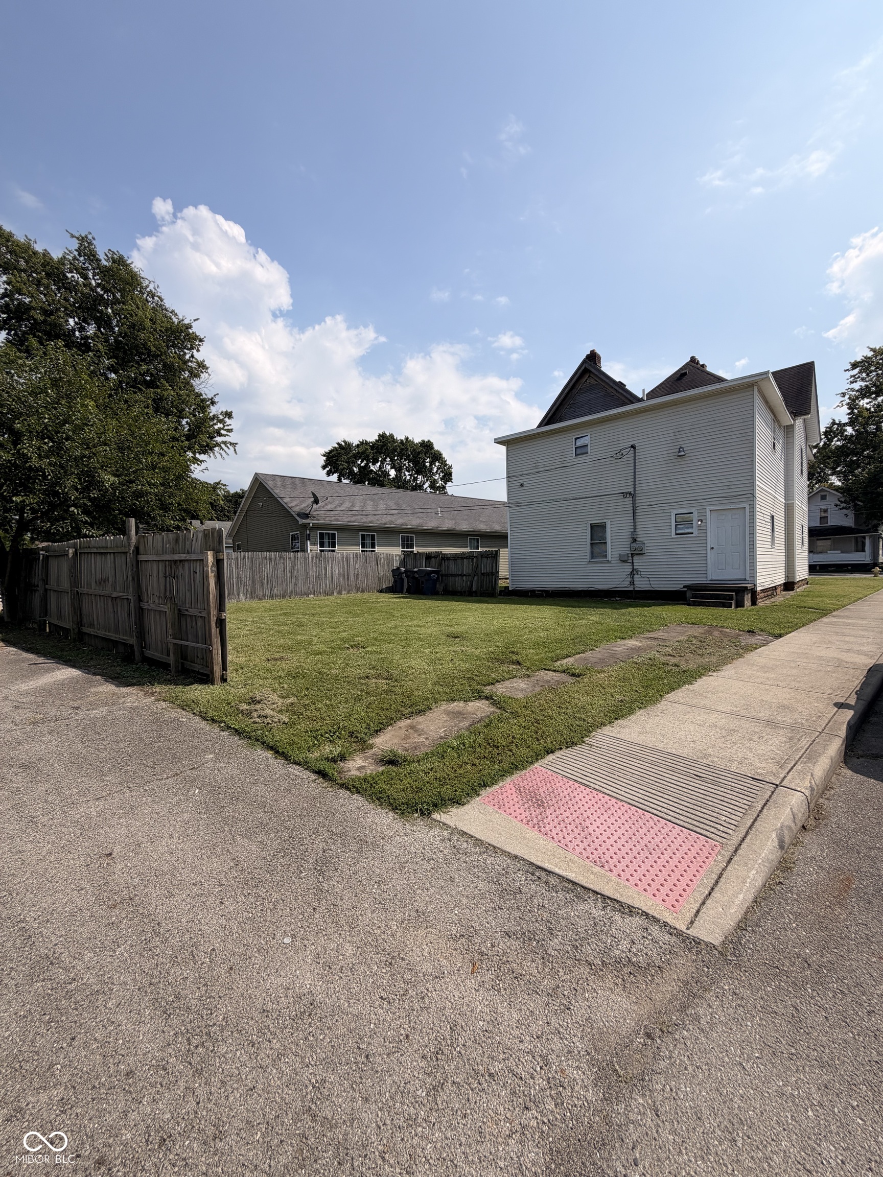 826 Nichol Avenue, Anderson, IN, 46016 photo 5 of 19