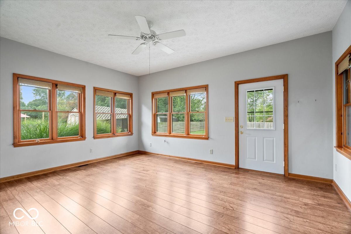 8016 Chiltern Drive, Indianapolis, IN, 46268 photo 5 of 35