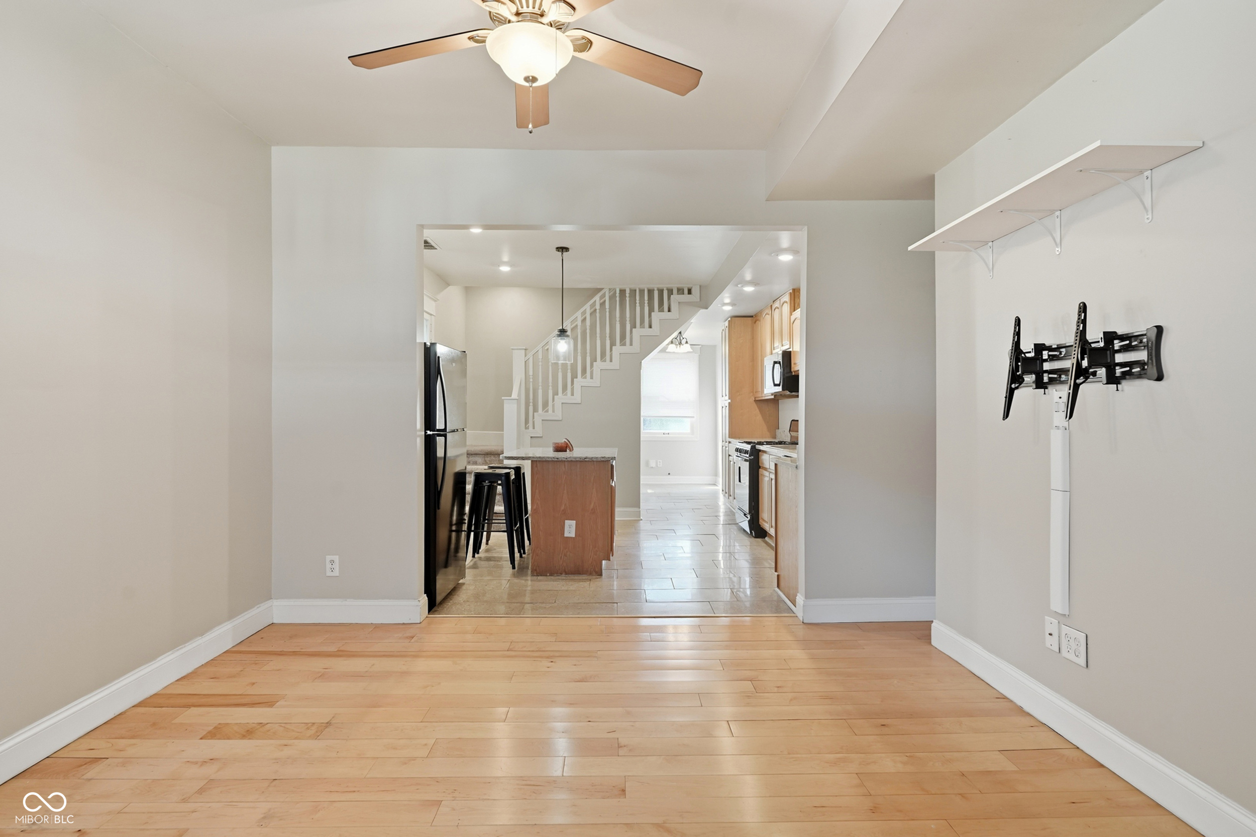 515 Sutherland Avenue, Indianapolis, IN, 46205 photo 5 of 60