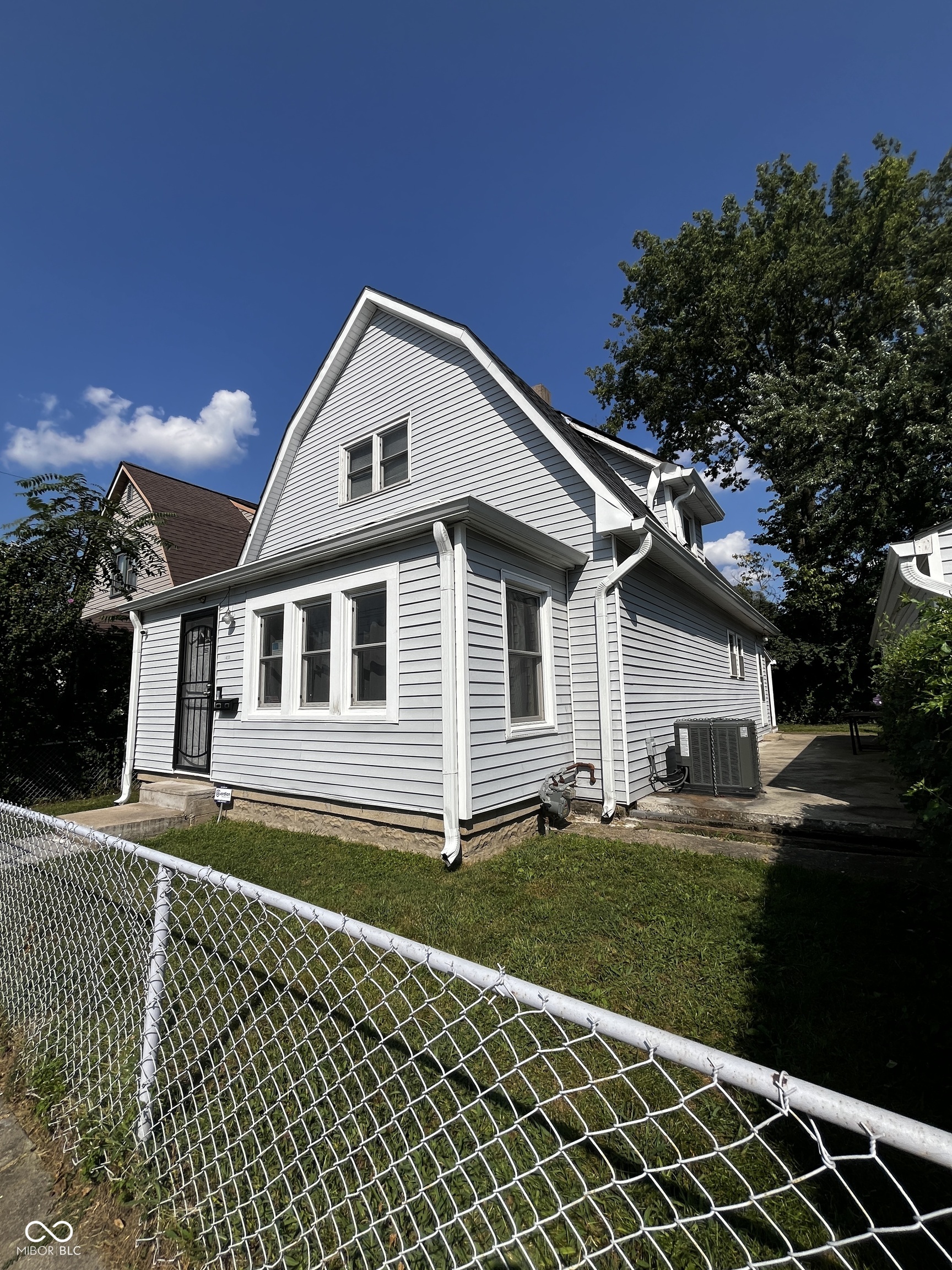 1433 Charles Street, Indianapolis, IN, 46225 photo 5 of 36
