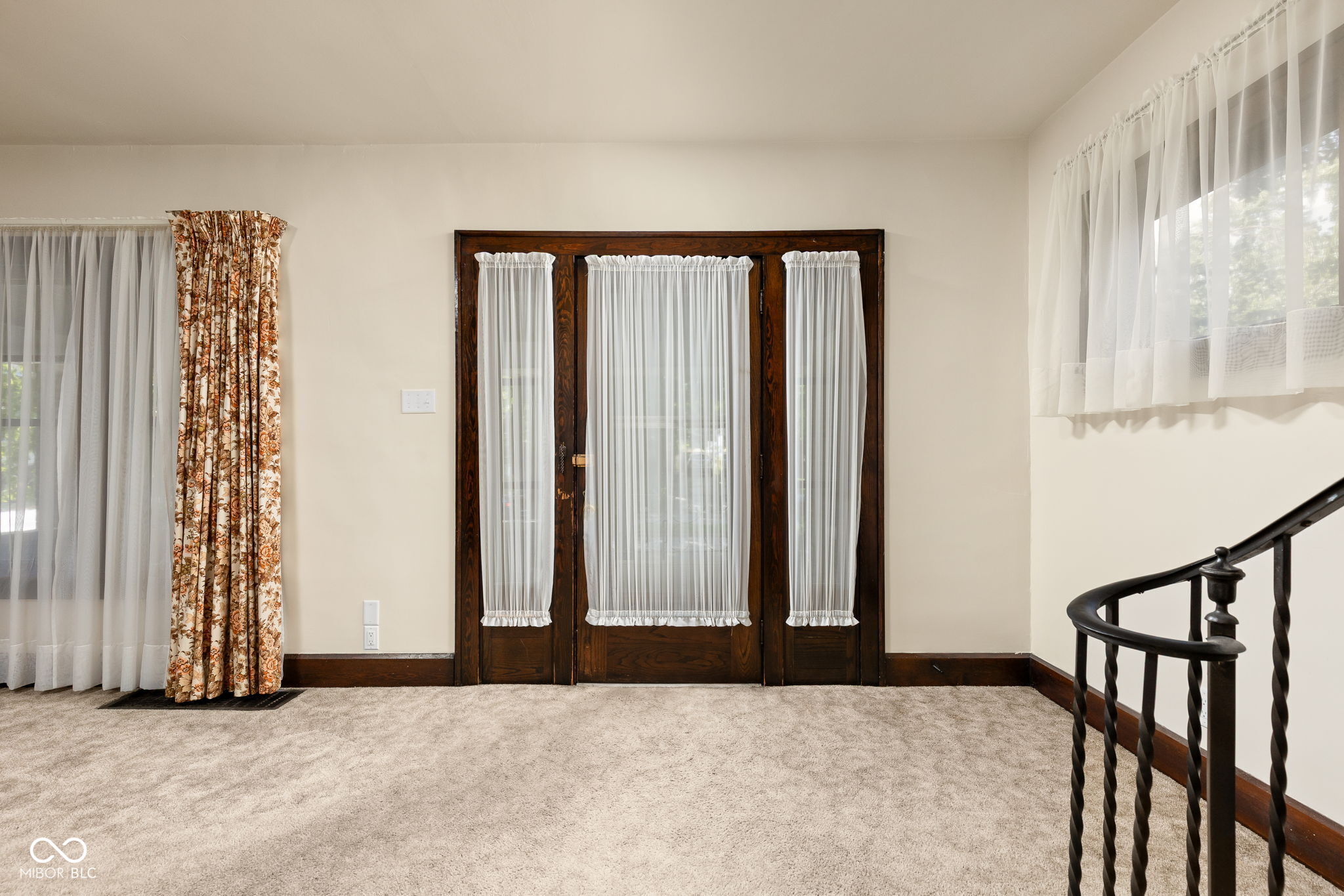 505 N Dequincy Street, Indianapolis, IN, 46201 photo 5 of 33
