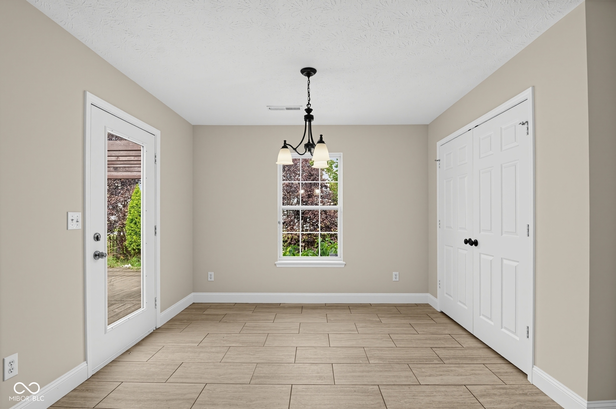11214 Beardsley Way, Fishers, IN, 46038 photo 5 of 12