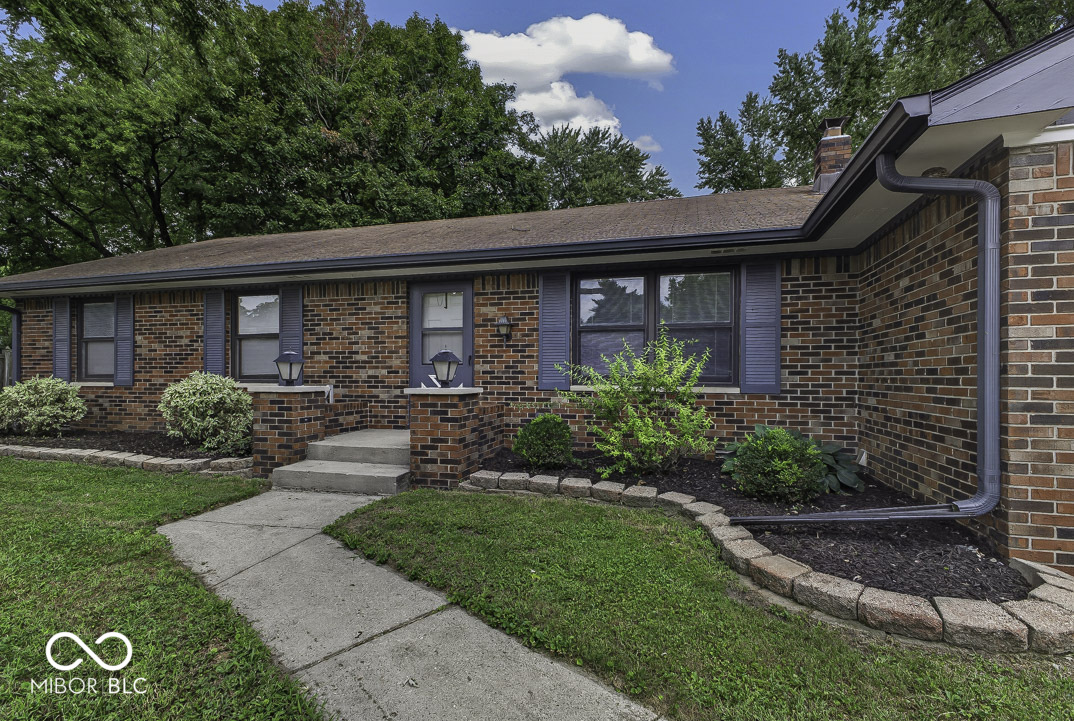 4334 W Fairview Road, Greenwood, IN, 46142 photo 5 of 48