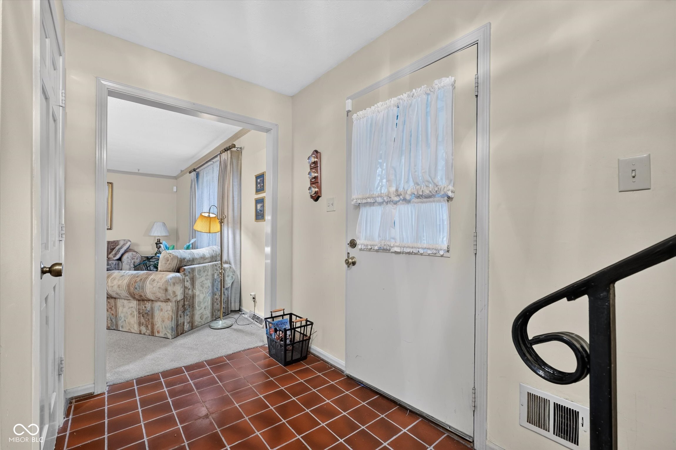 2715 Pomona Court, Indianapolis, IN, 46268 photo 5 of 38