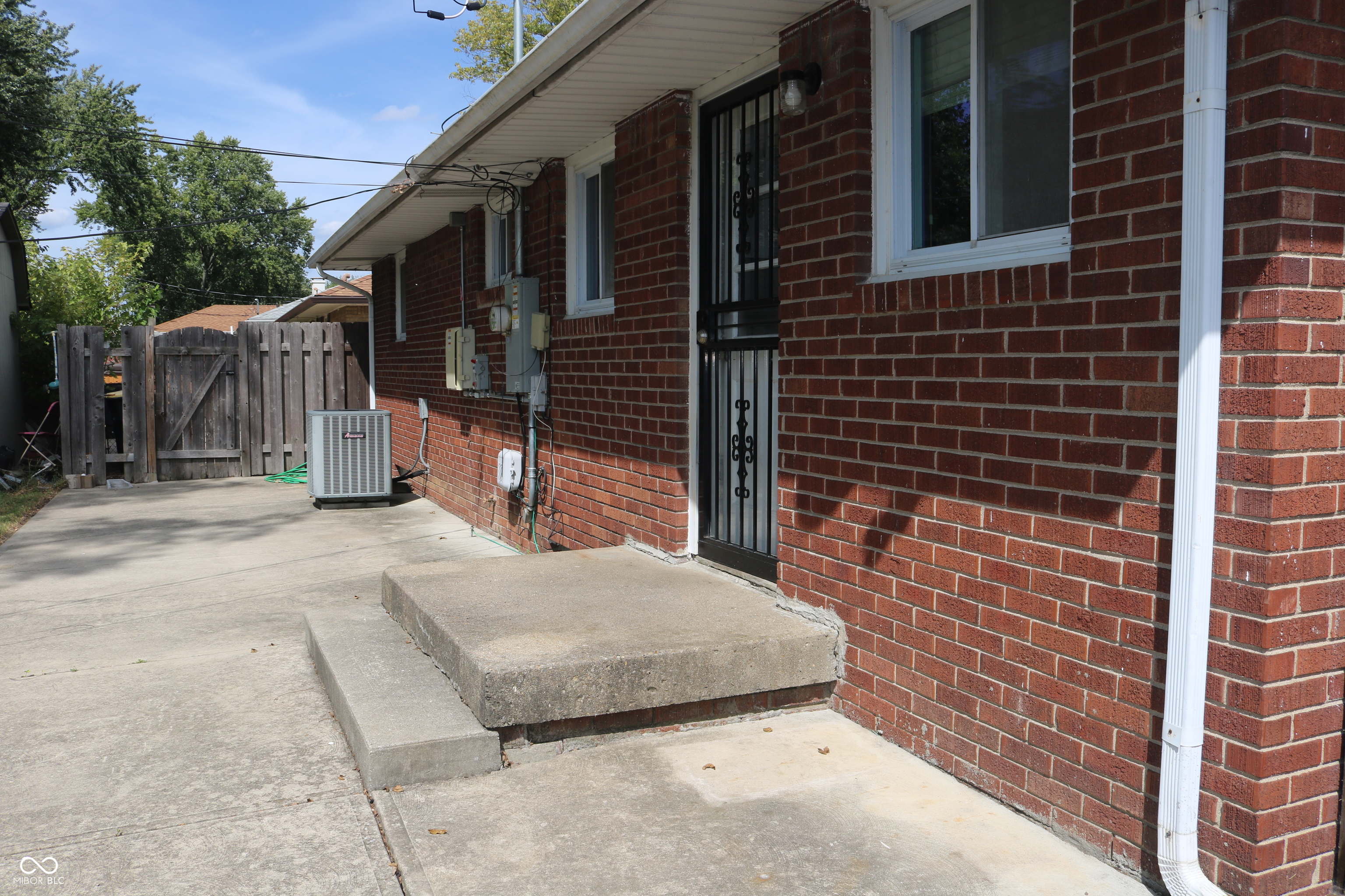 348 Clark, Beech Grove, IN, 46107 photo 5 of 47